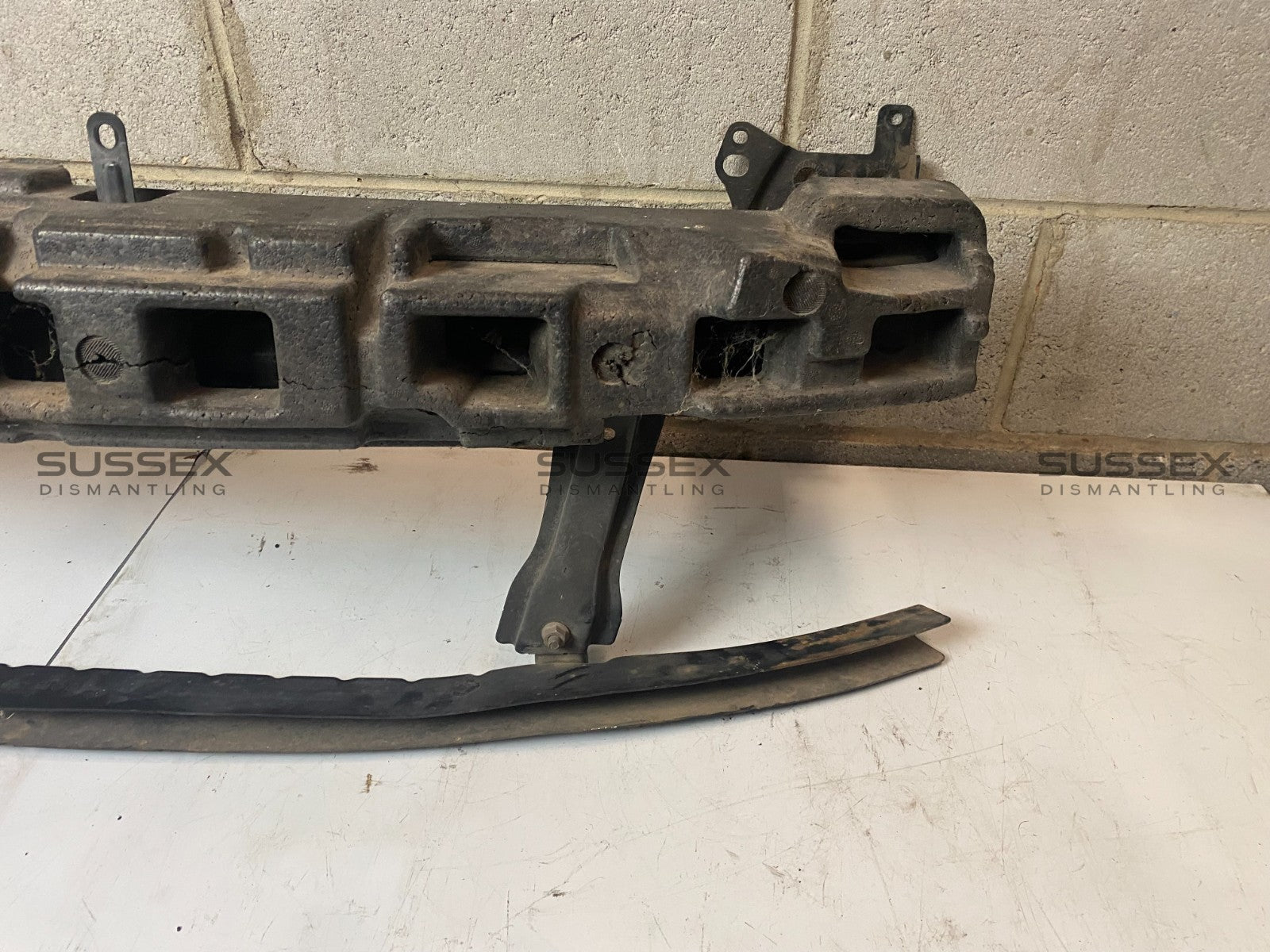 Volkswagen Passat Front Bumper Reinforcement 3C0807109