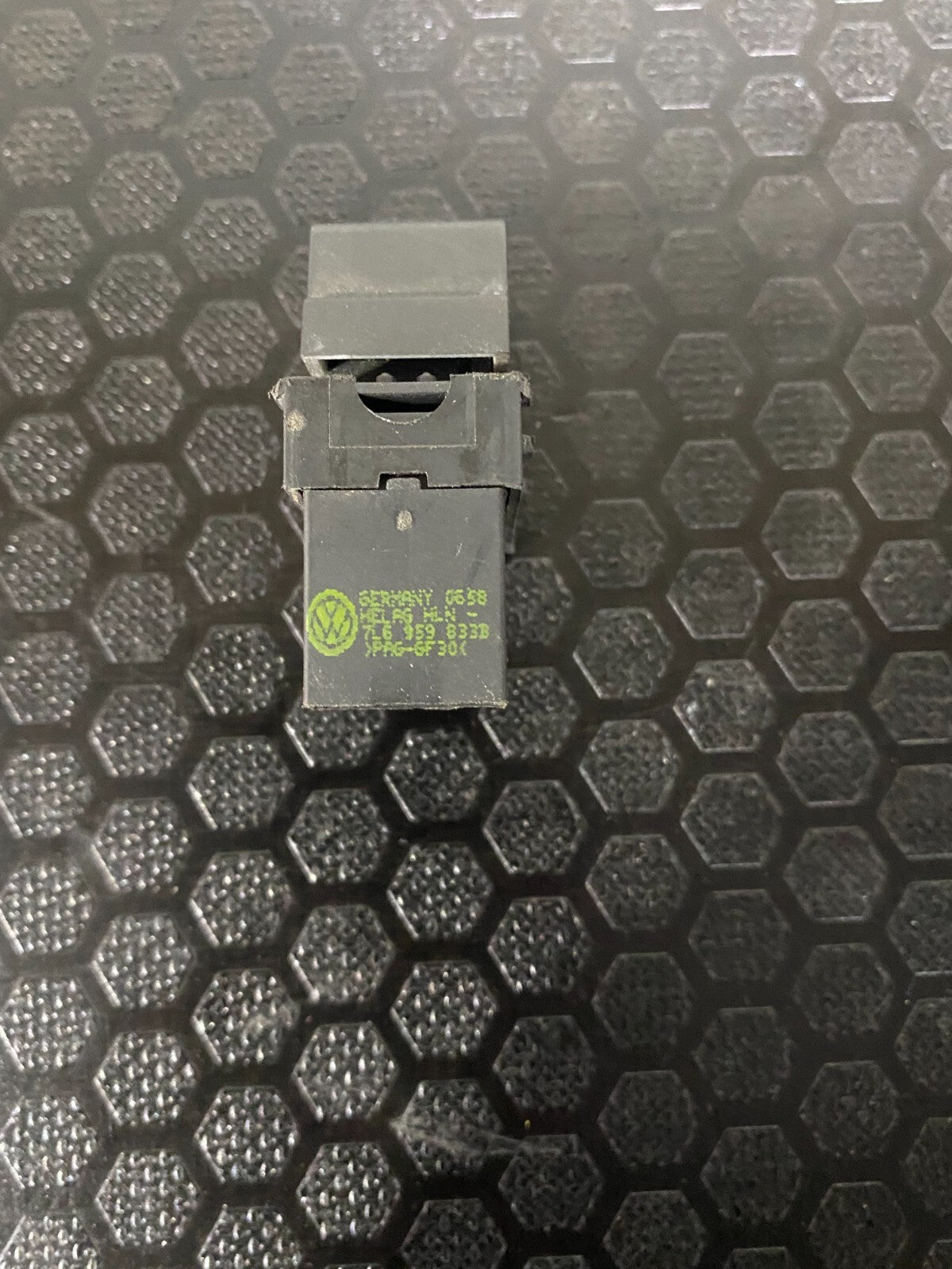 Volkswagen Golf MK5 2003-2008 Fuel Door Flap Release Button Switch 7L6959833B