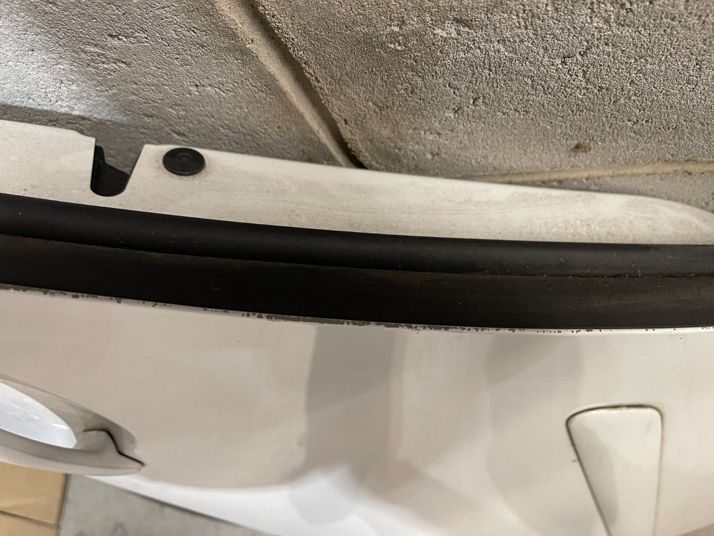 Volkswagen Golf MK5 Rear Left Door In White *Freight Available*