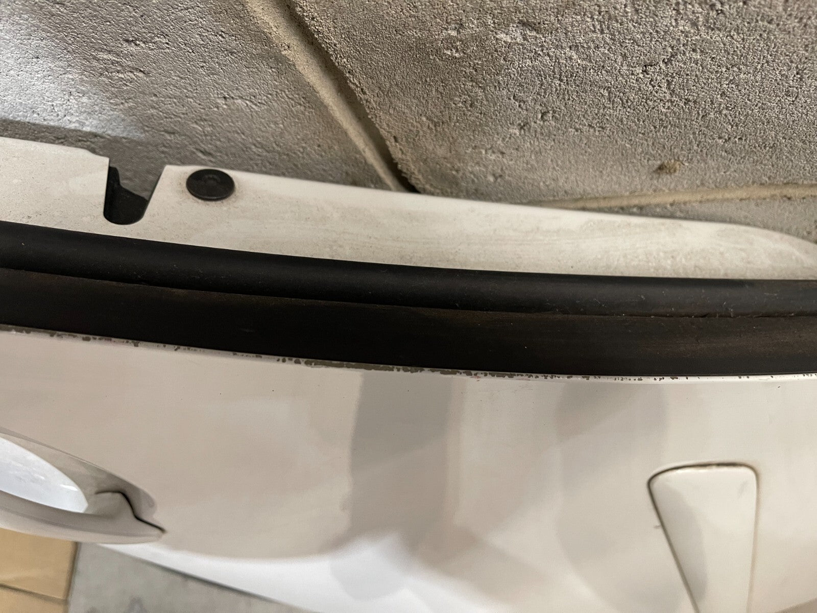 Volkswagen Golf MK5 Rear Left Door In White *Freight Available*