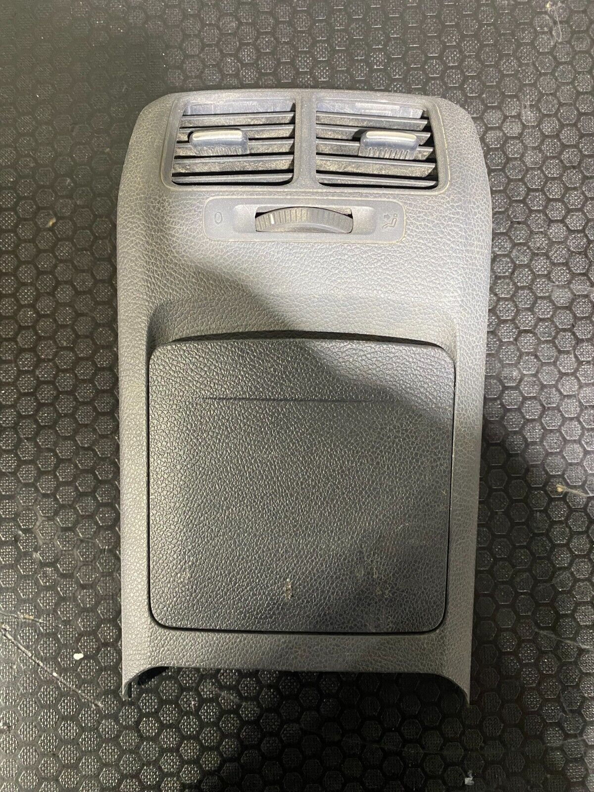 Volkswagen Golf MK5 MK6 Rear Air Vent With Cup Holders Complete 1K0863289B