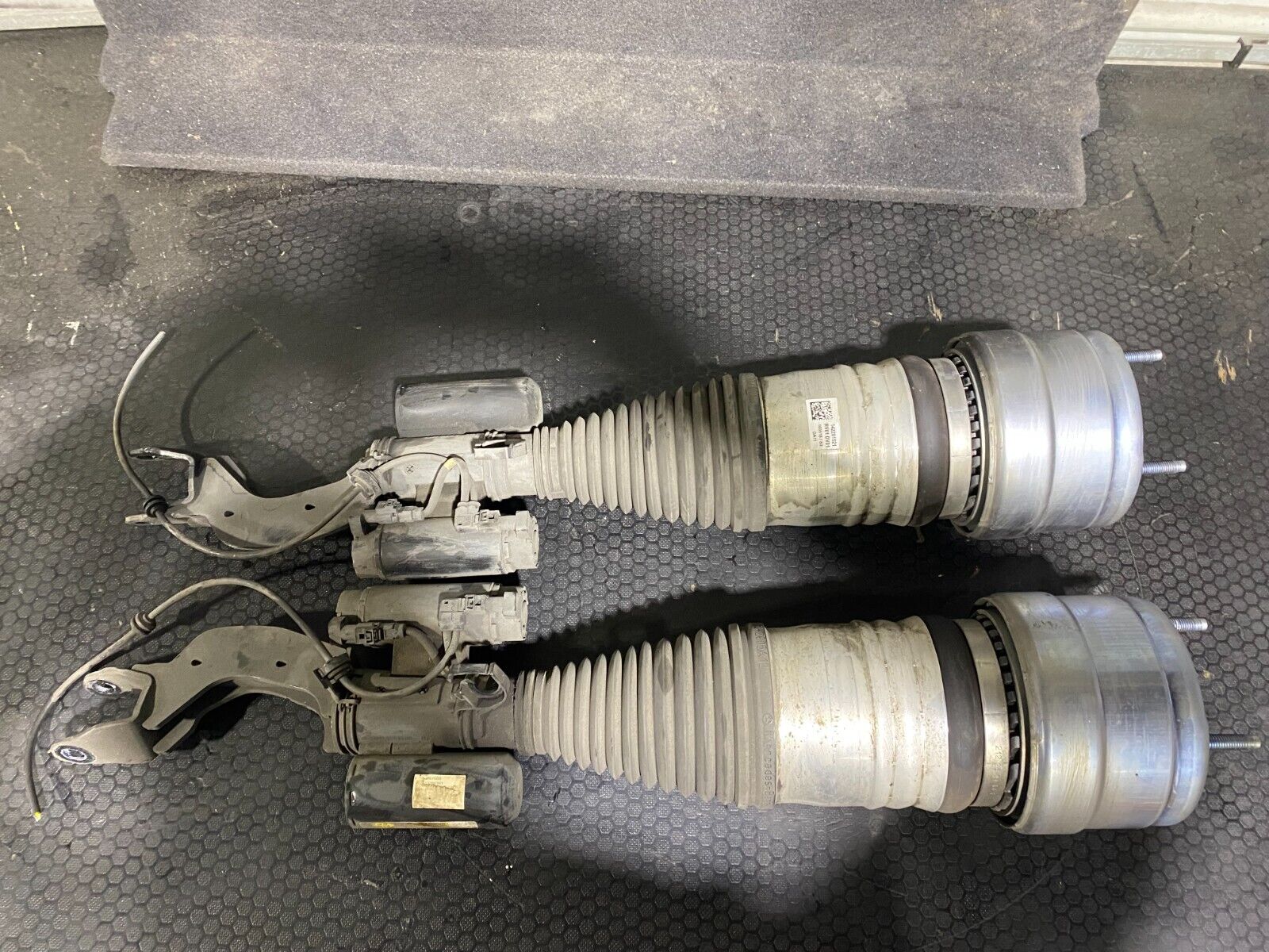 Mercedes-Benz Front Air Suspension Set A2533200801