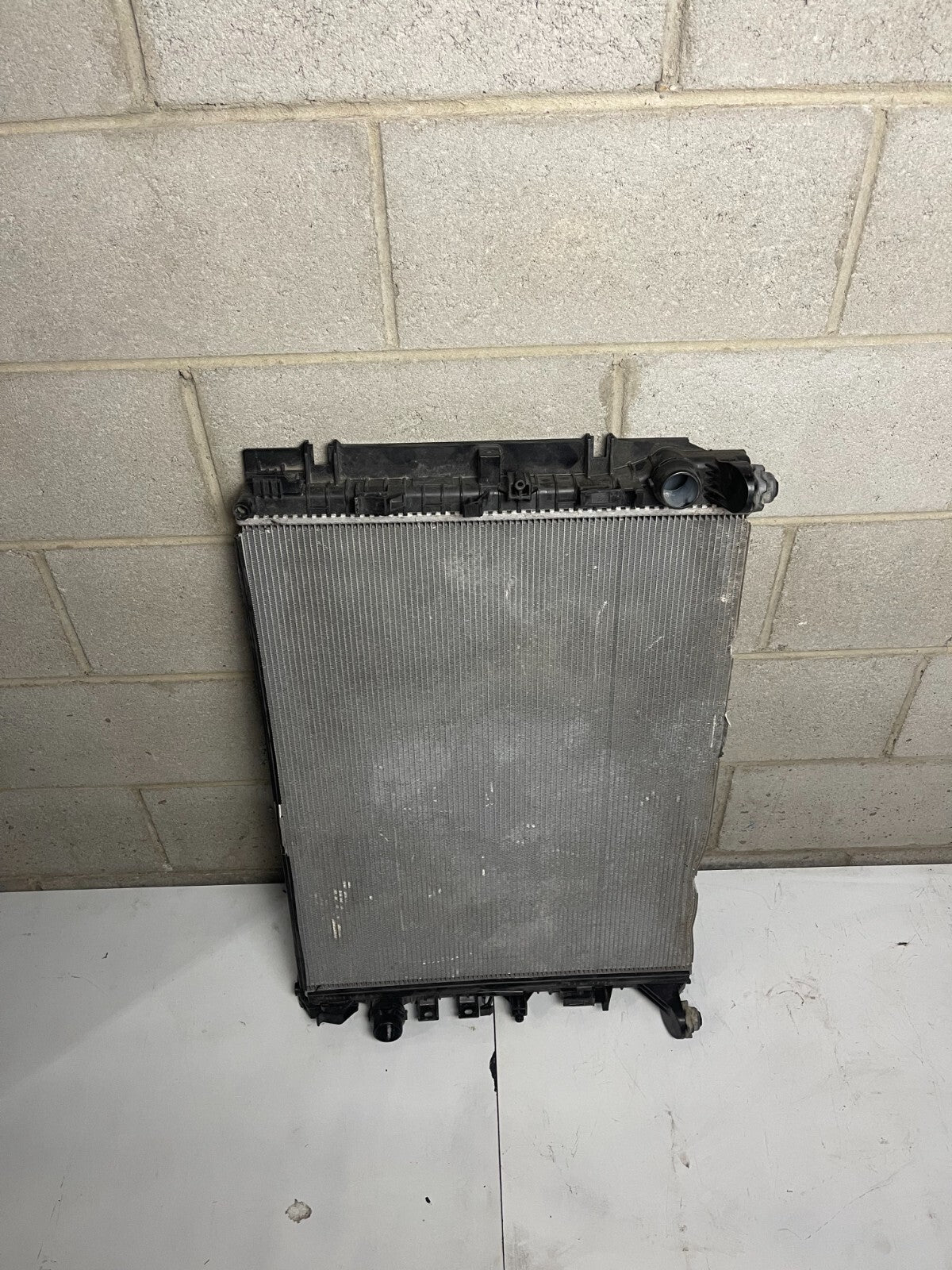 Mercedes-Benz Radiator A0995000501