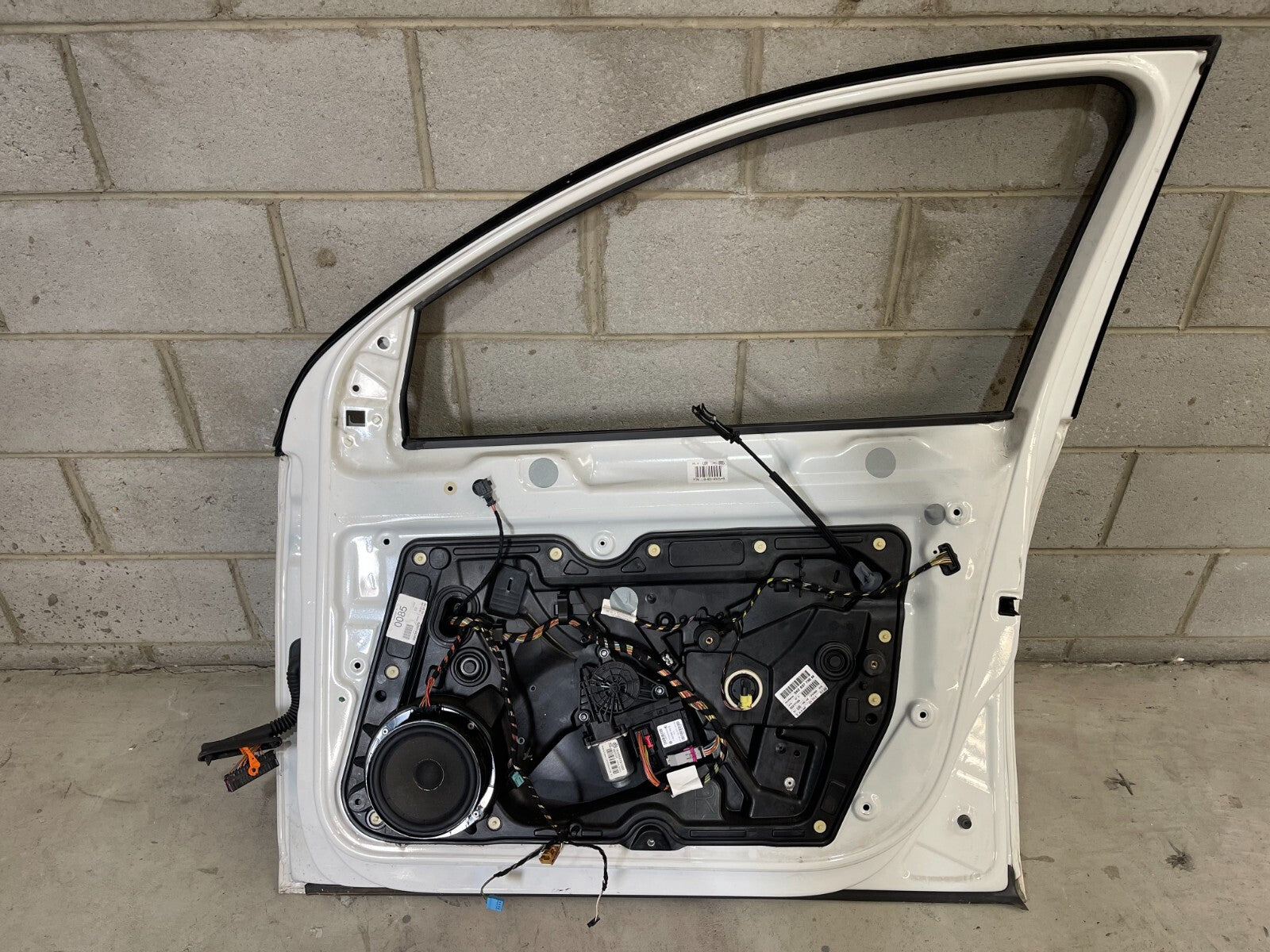 Volkswagen Golf MK6 Front Right Door In White *Freight Available*