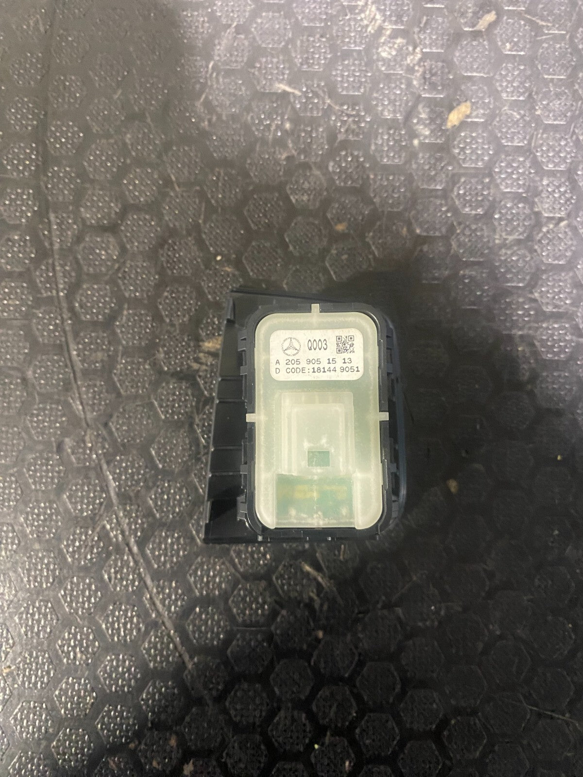 GENUINE Mercedes-Benz Passenger Rear Right Window Switch W/ Bracket A2059051513