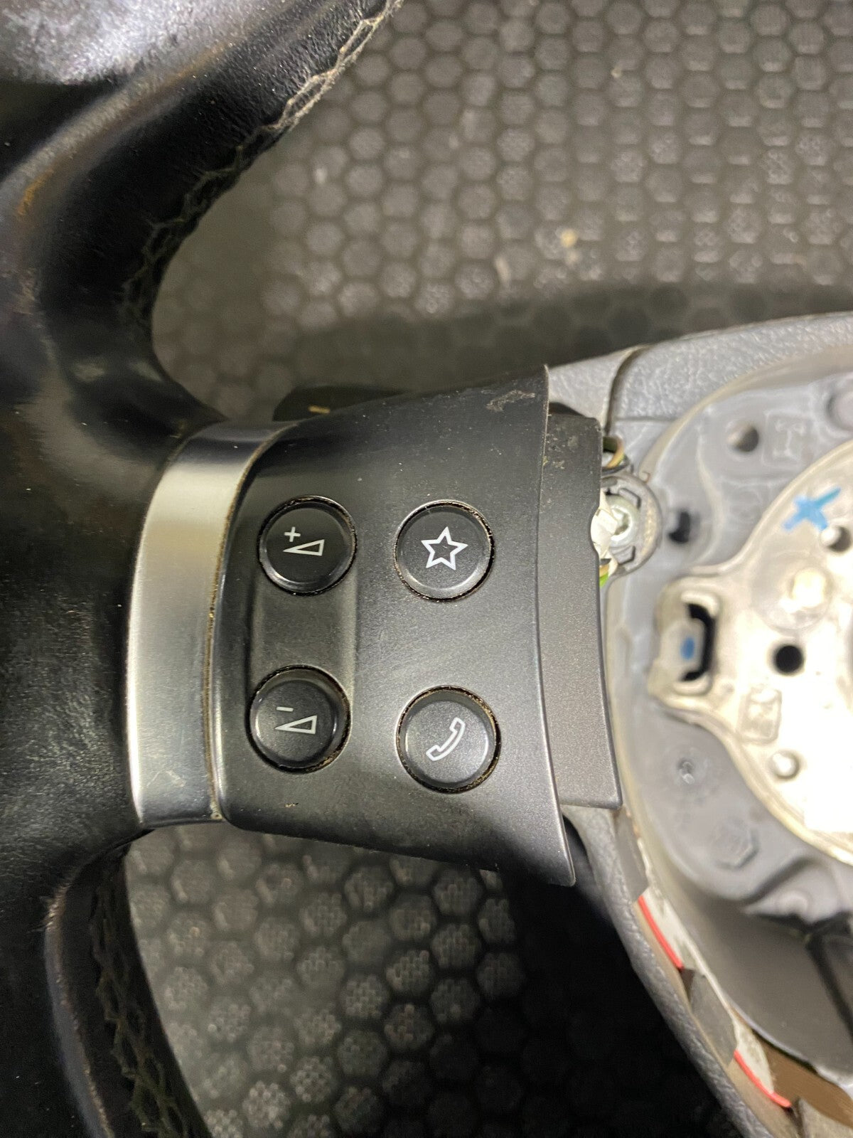 Volkswagen Passat R36 Steering Wheel 3C0419091