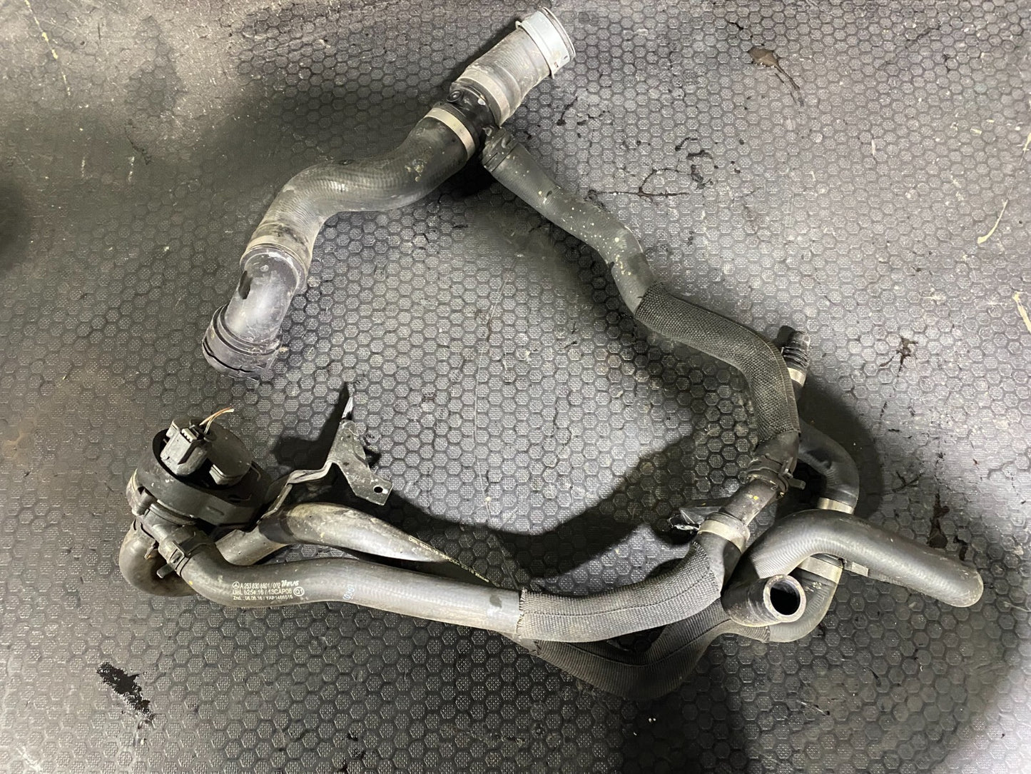 Mercedes-Benz Water Circulation Motor With Piping A2535011100, A2118350028