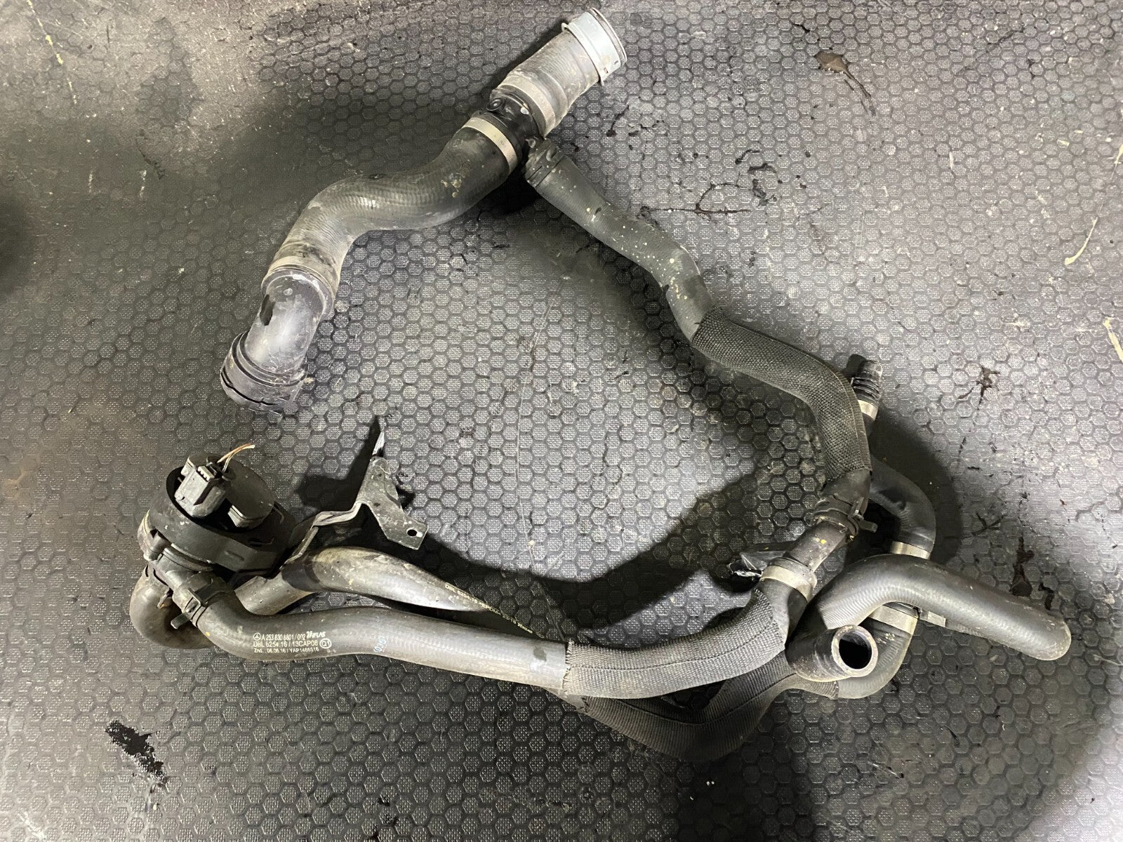 Mercedes-Benz Water Circulation Motor With Piping A2535011100, A2118350028