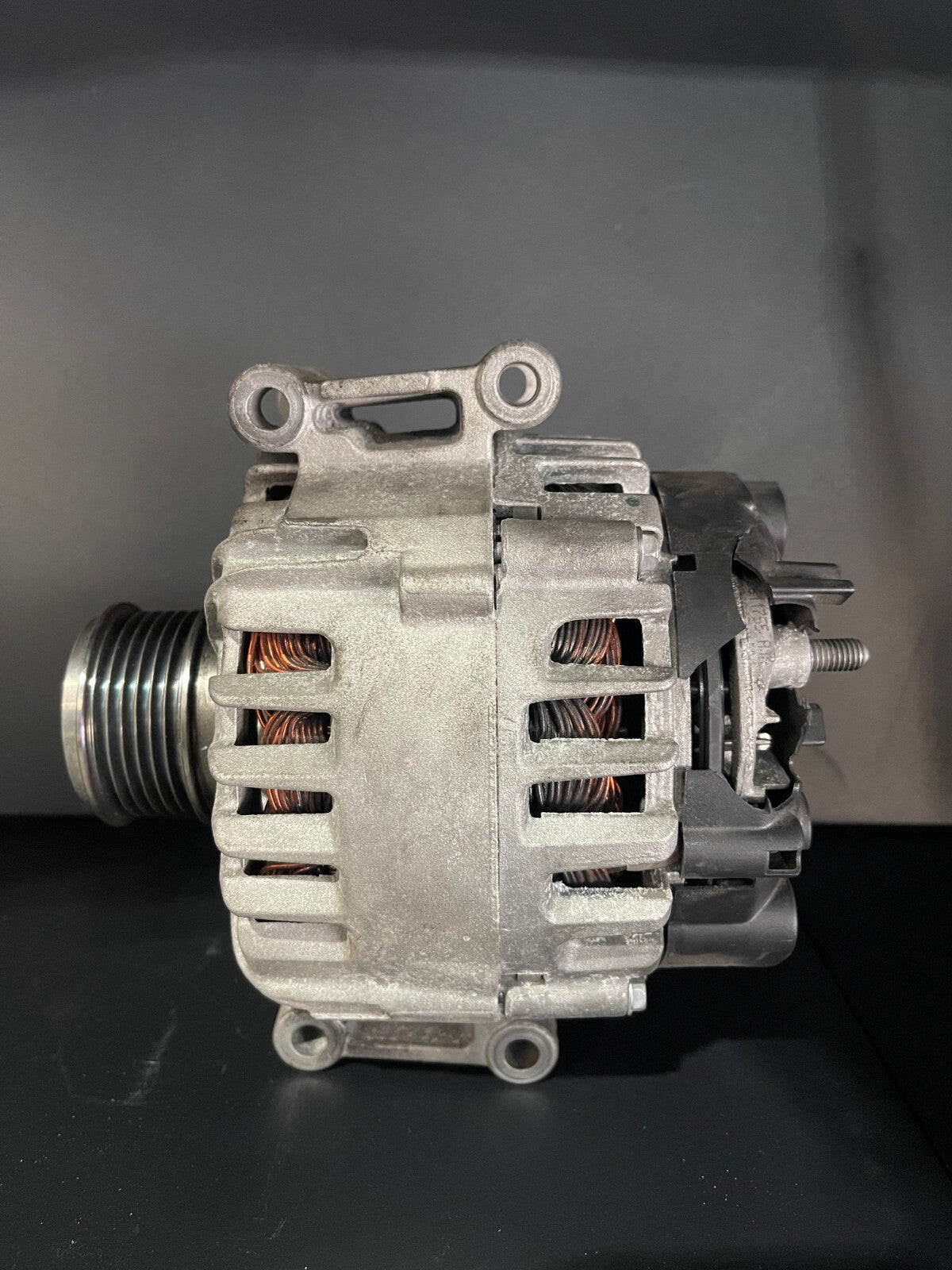 Volkswagen Golf Alternator 06J903023B