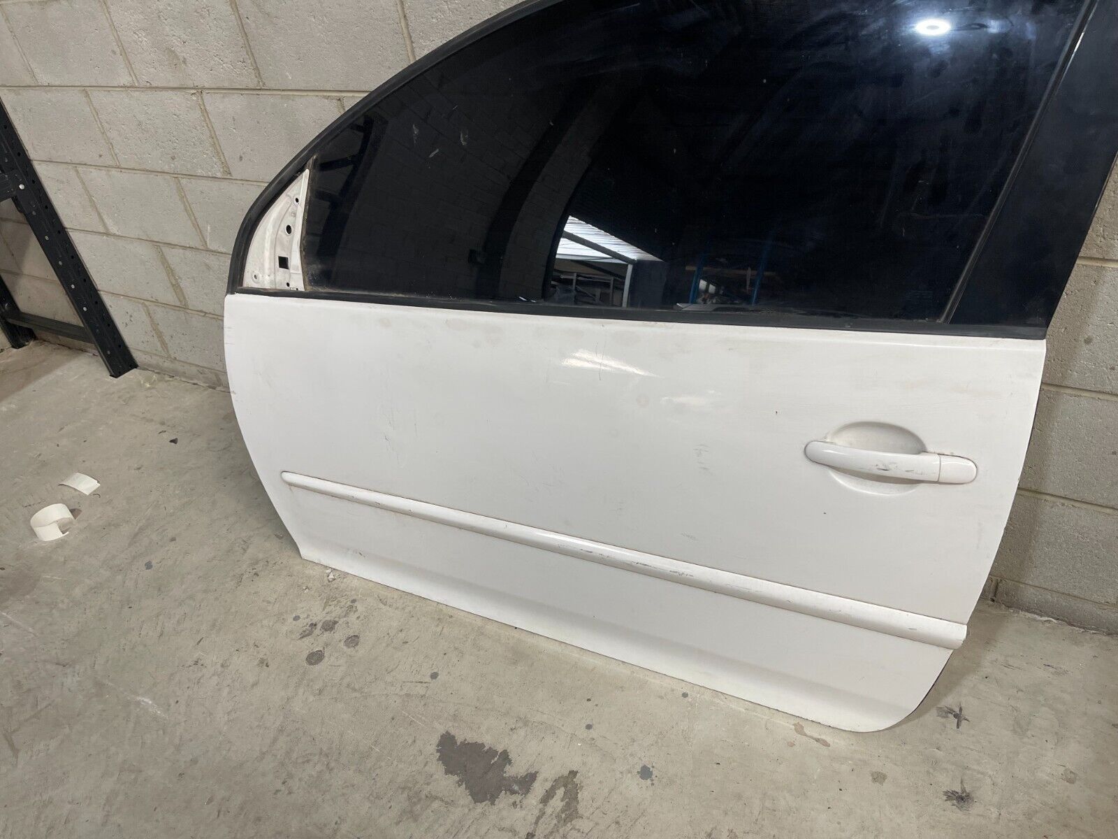 Volkswagen Golf MK5 Front Left Door In White *Freight Available*
