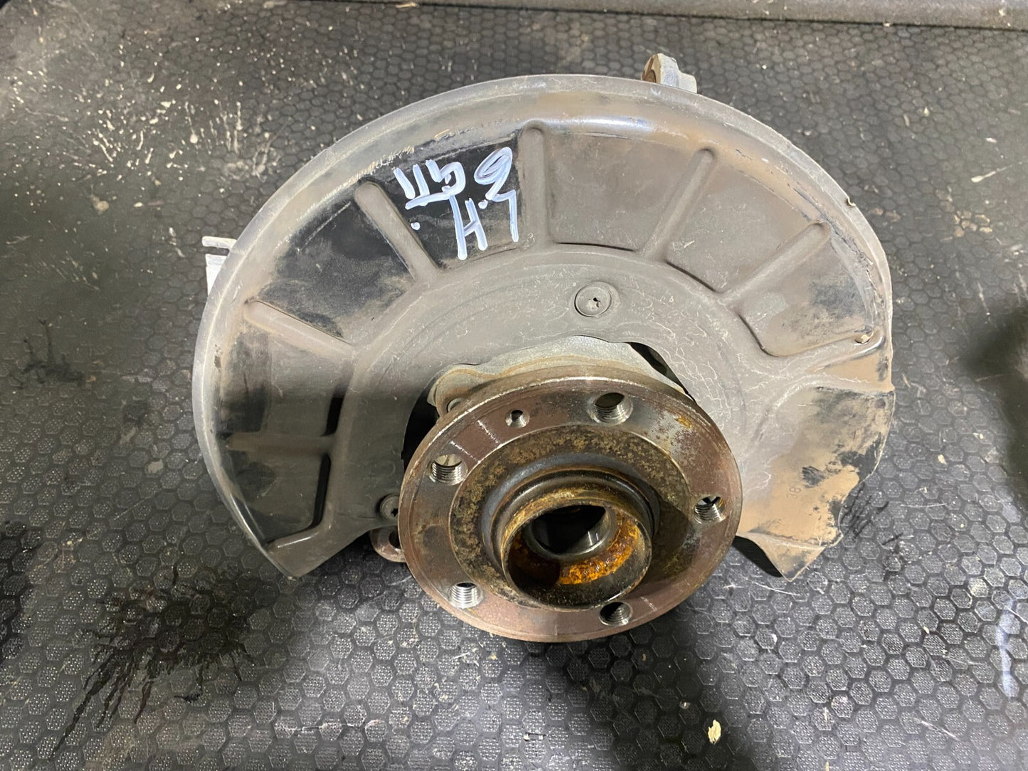 Volkswagen Golf MK5 / MK6 GTI Front Left Hub