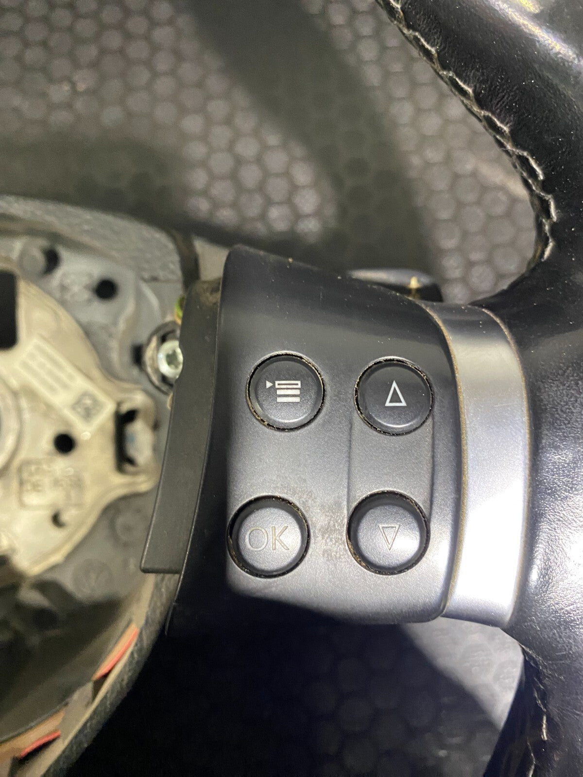 Volkswagen Passat R36 Steering Wheel 3C0419091