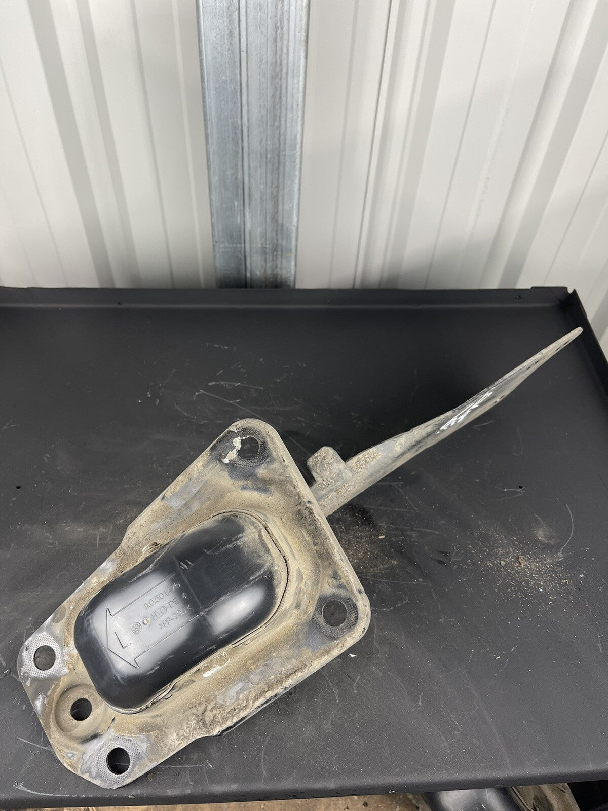 Volkswagen GOLF LEFT HAND REAR TRAILING ARM 1k0 501 475