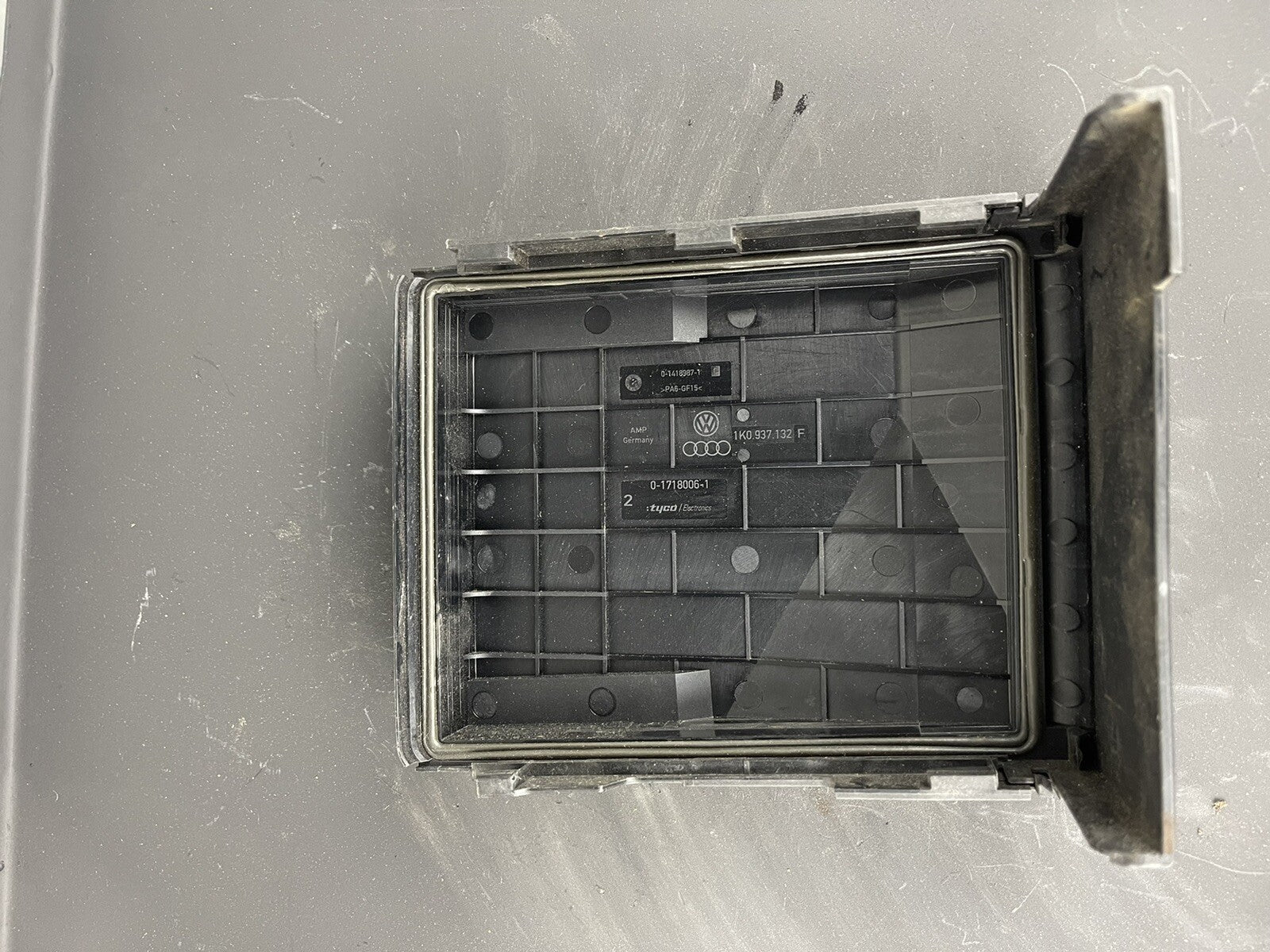 VW Golf GTI Mk5 Mk6 Fuse Box Lid Cover 1K0937132F Passat B6 CC Jetta Tiguan A3