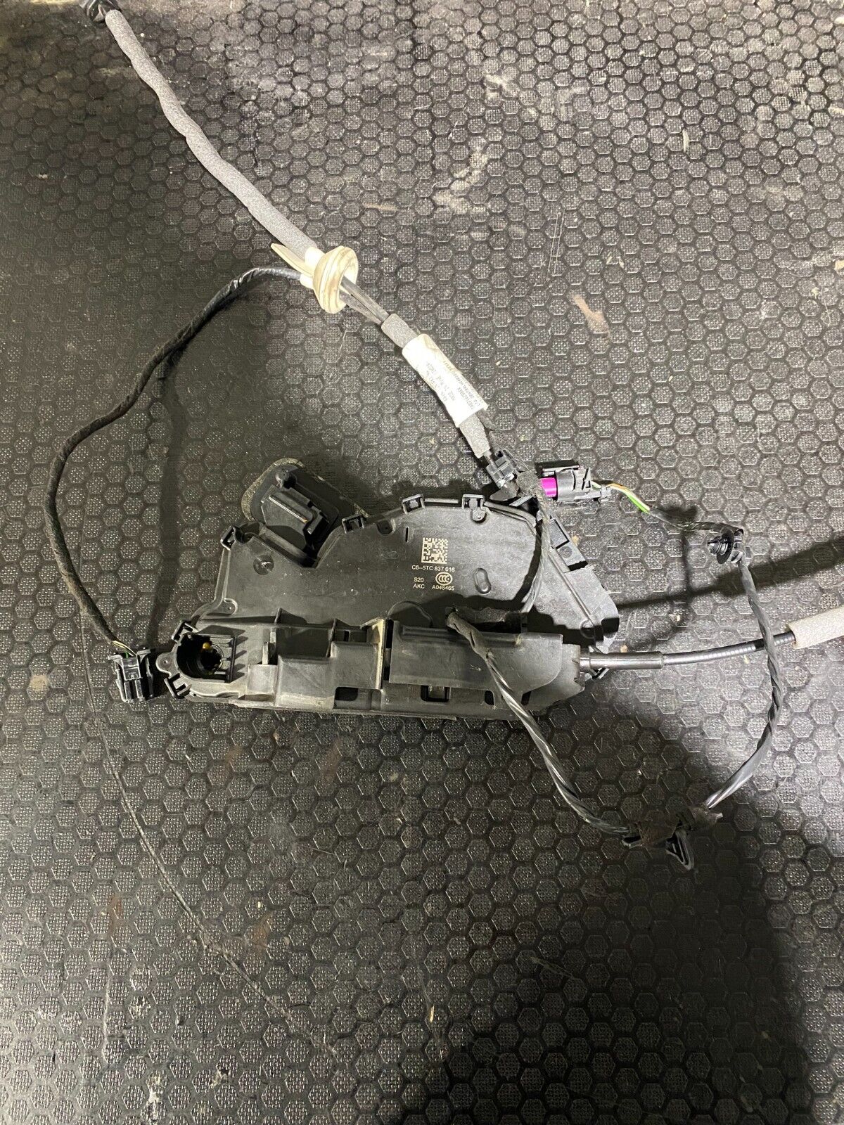 Volkswagen Locking Actuator 5TC837016