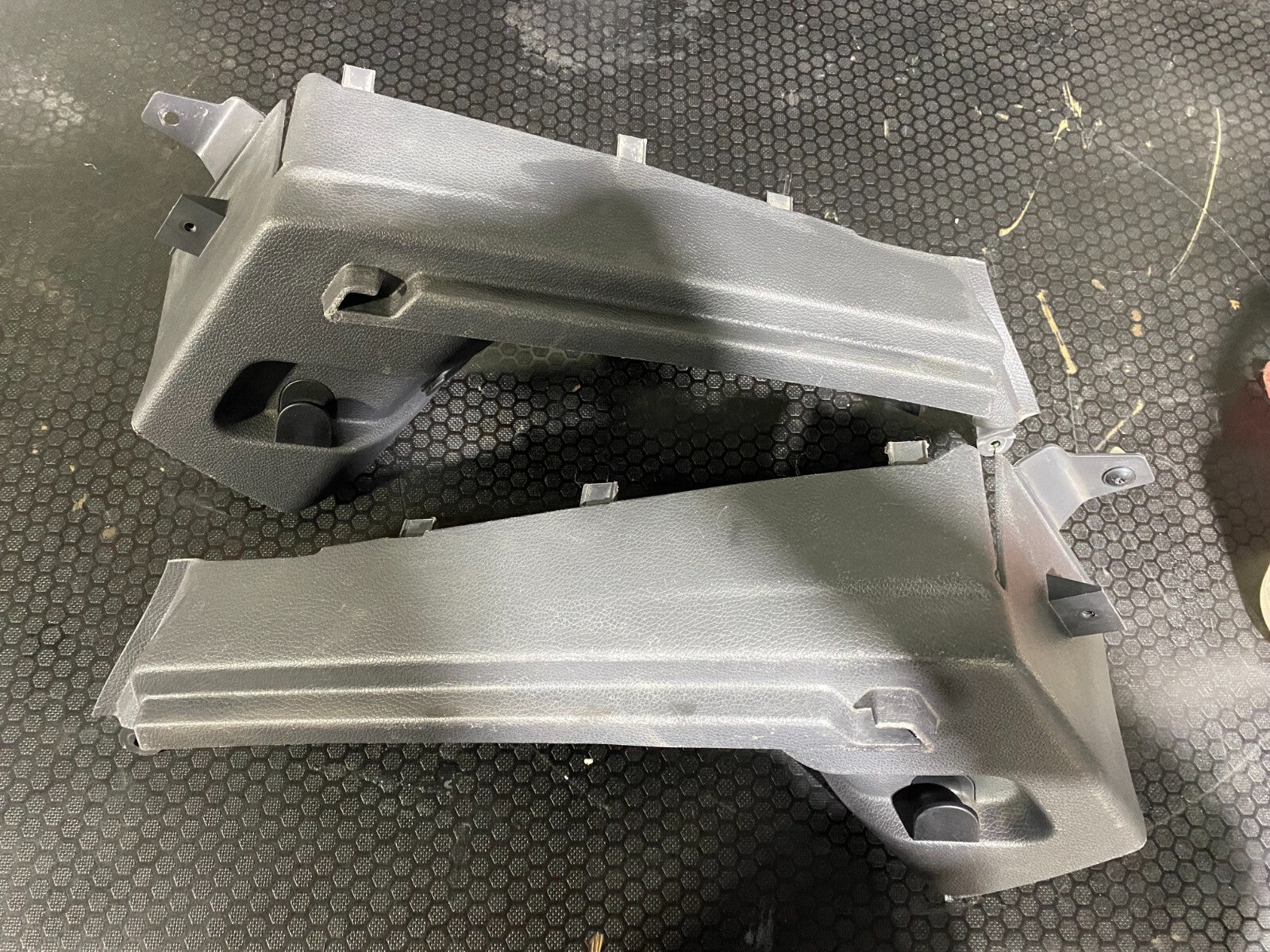 Volkswagen Golf MK5/MK6 Rear Parcel Shelf Support Trim 1K6867762T 1K6867761P