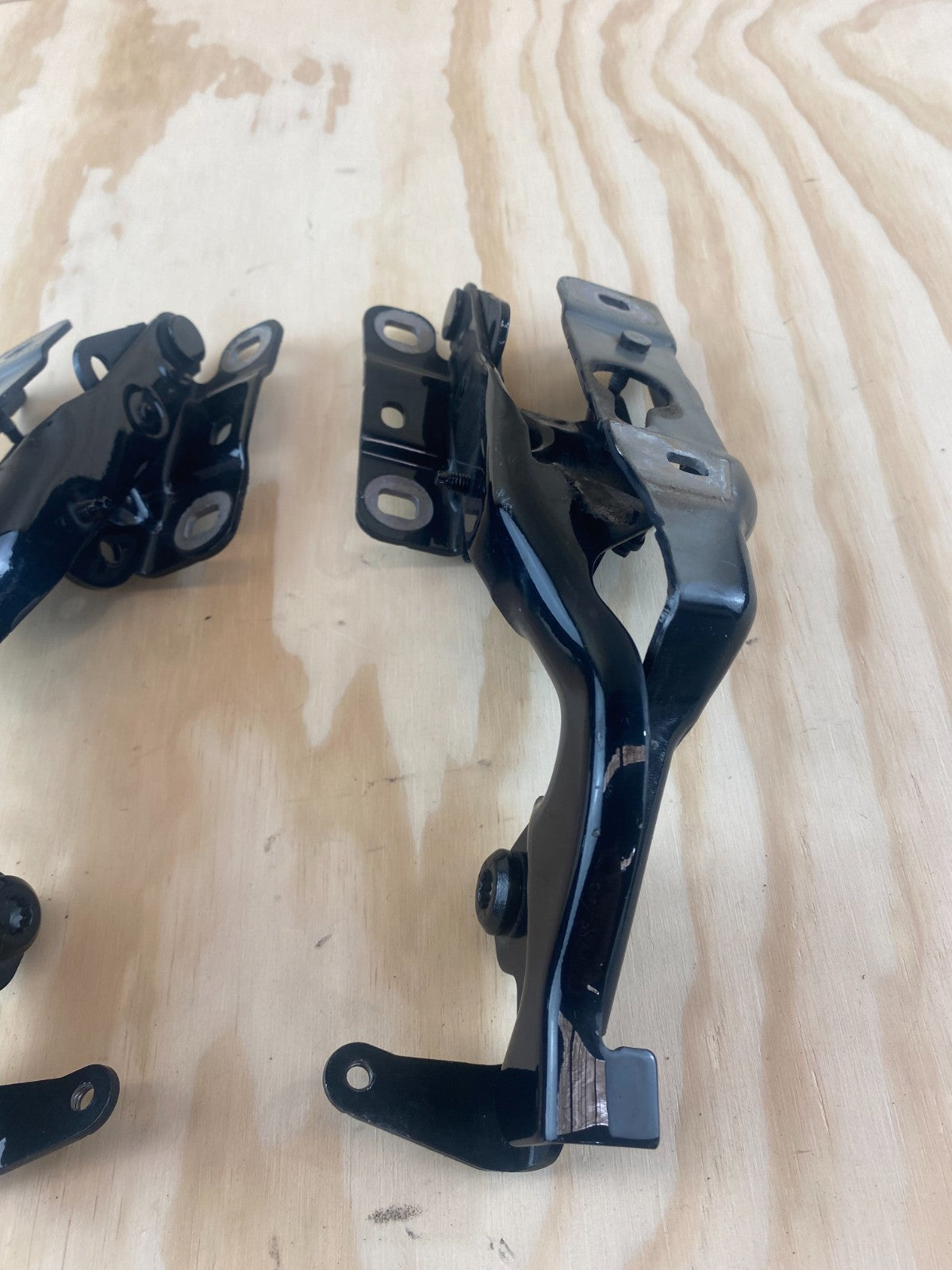 Mercedes-Benz A Class W176 Left / Right Bonnet Hinges A1768800428 A1768800328