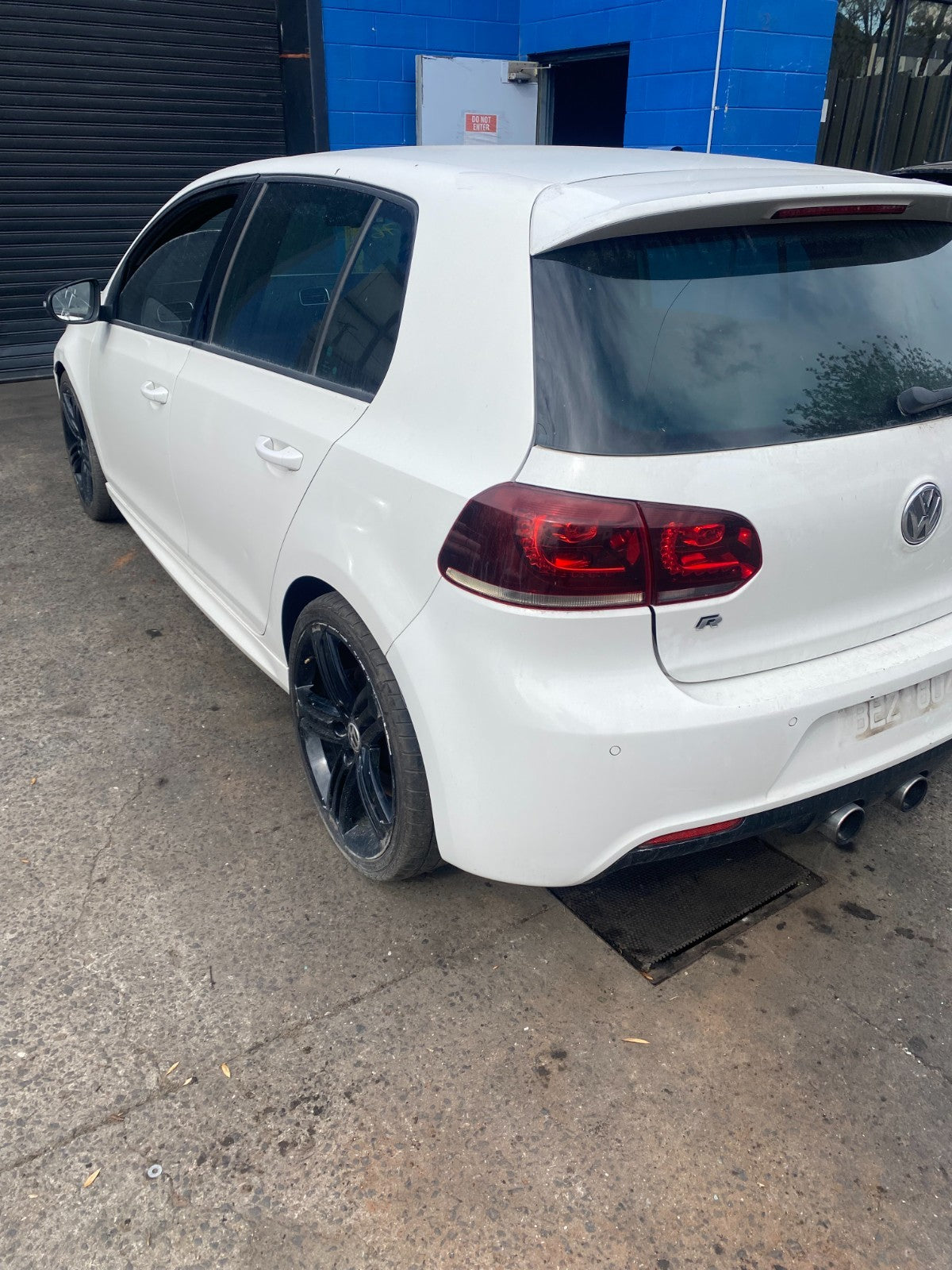 NOW WRECKING Volkswagen Golf R MK6 2011 In White 220683KM