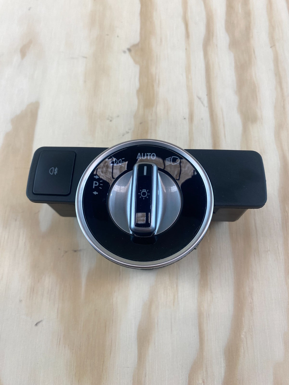 Mercedes-Benz A / B / CLA / GLA / E / C CLASS Headlight Control A2129050551