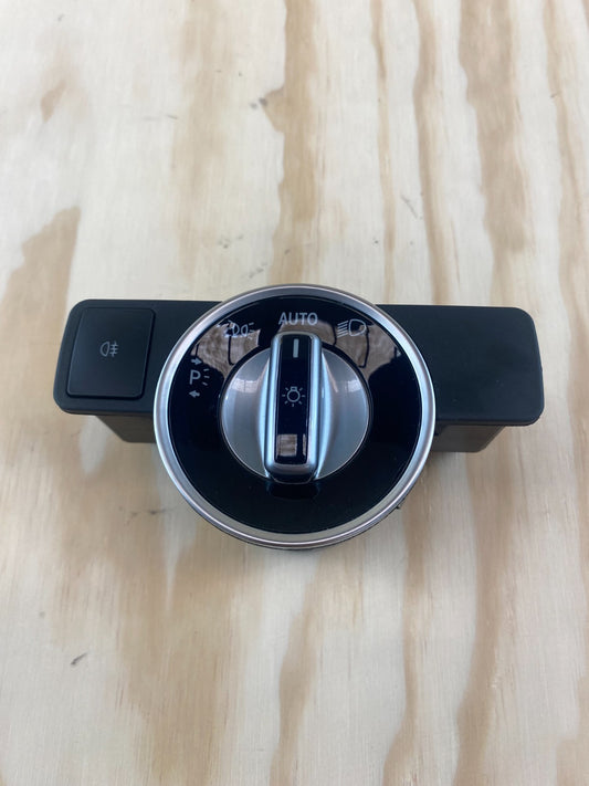 Mercedes-Benz A / B / CLA / GLA / E / C CLASS Headlight Control A2129050551