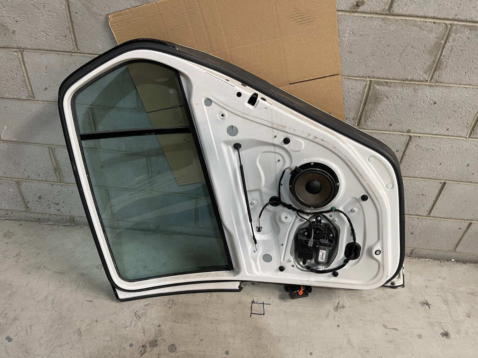 Volkswagen Golf MK5 Rear Right Door In White *Freight Available*