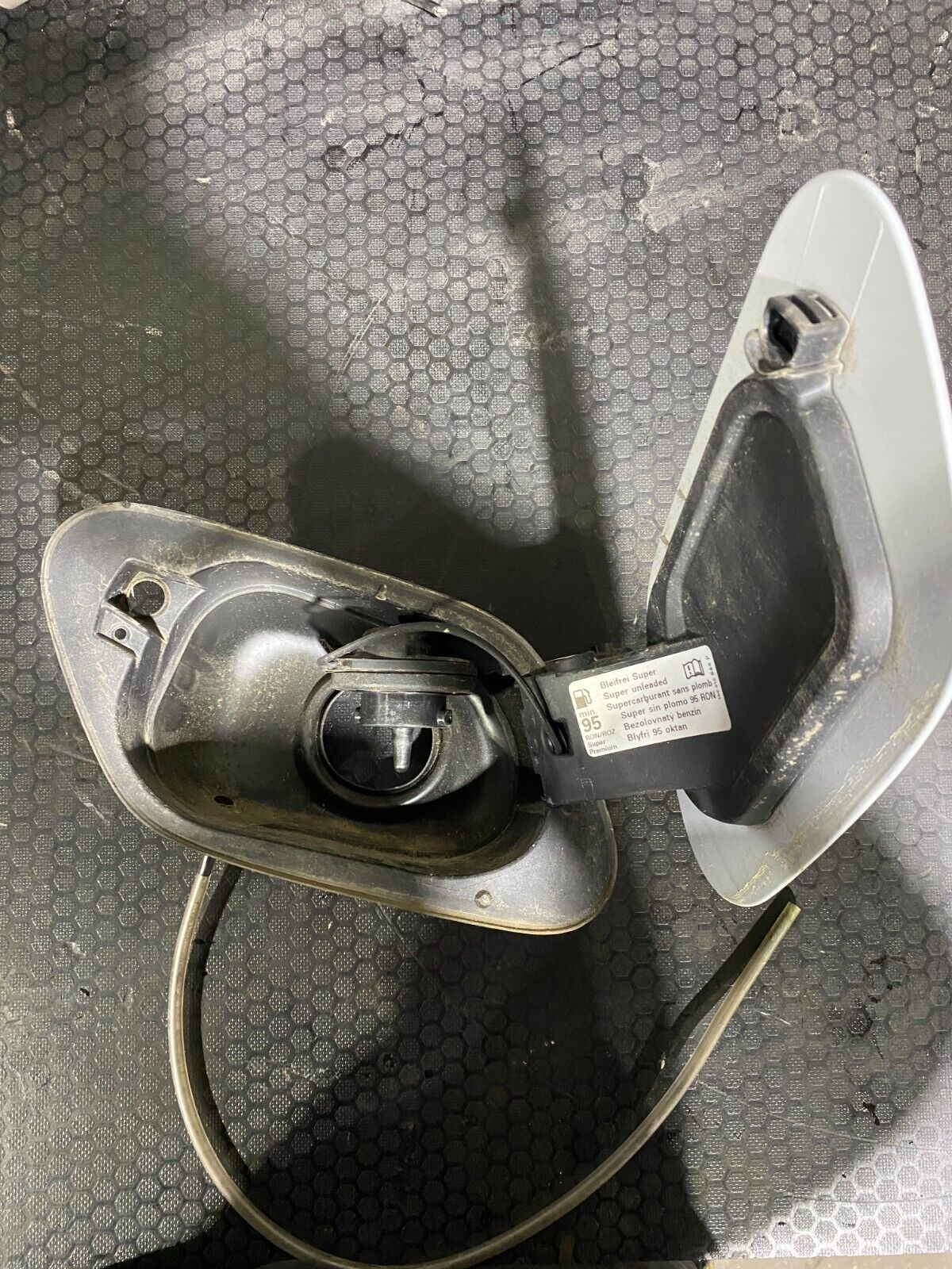 Volkswagen MK7-7.5 Fuel Cap 5G0809857 Paint Code K8K8