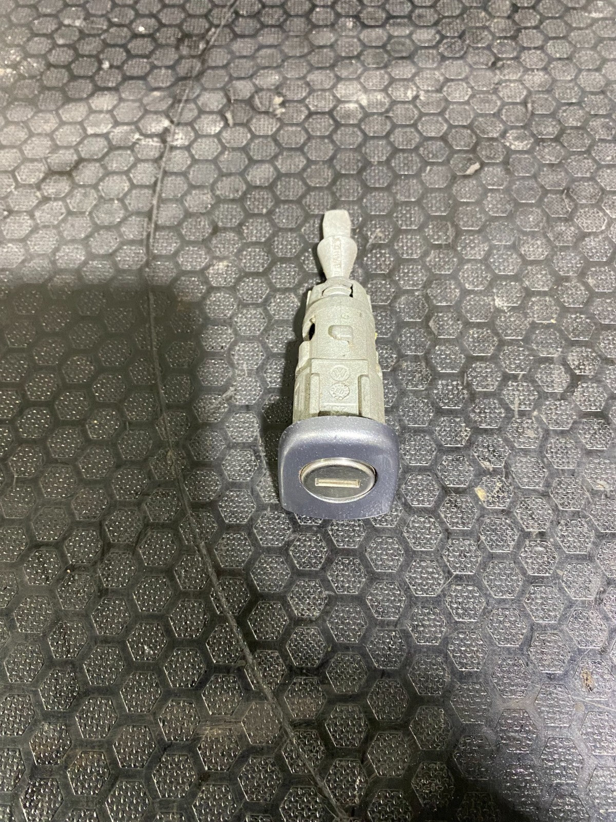 Volkswagen Golf MK5 Grey/Silver Driver Door Lock 1K0837167D