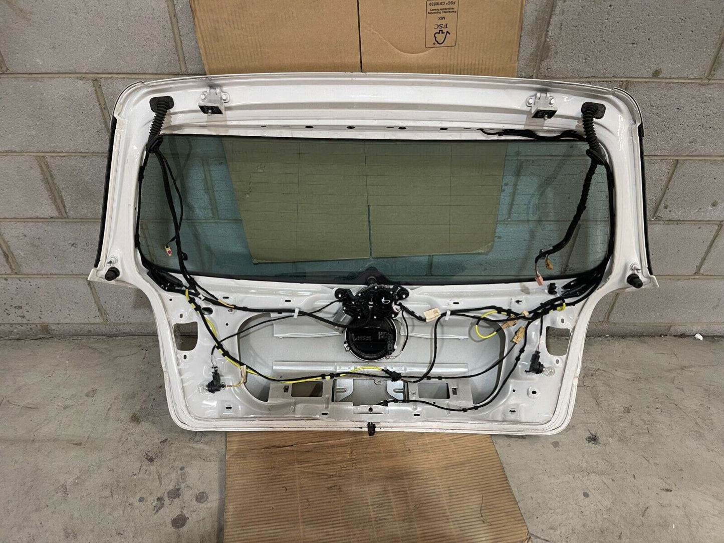 Volkswagen Golf MK5 Boot / Trunk In White *Freight Available*