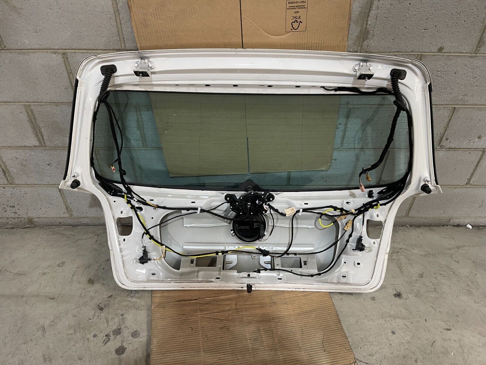 Volkswagen Golf MK5 Boot / Trunk In White *Freight Available*
