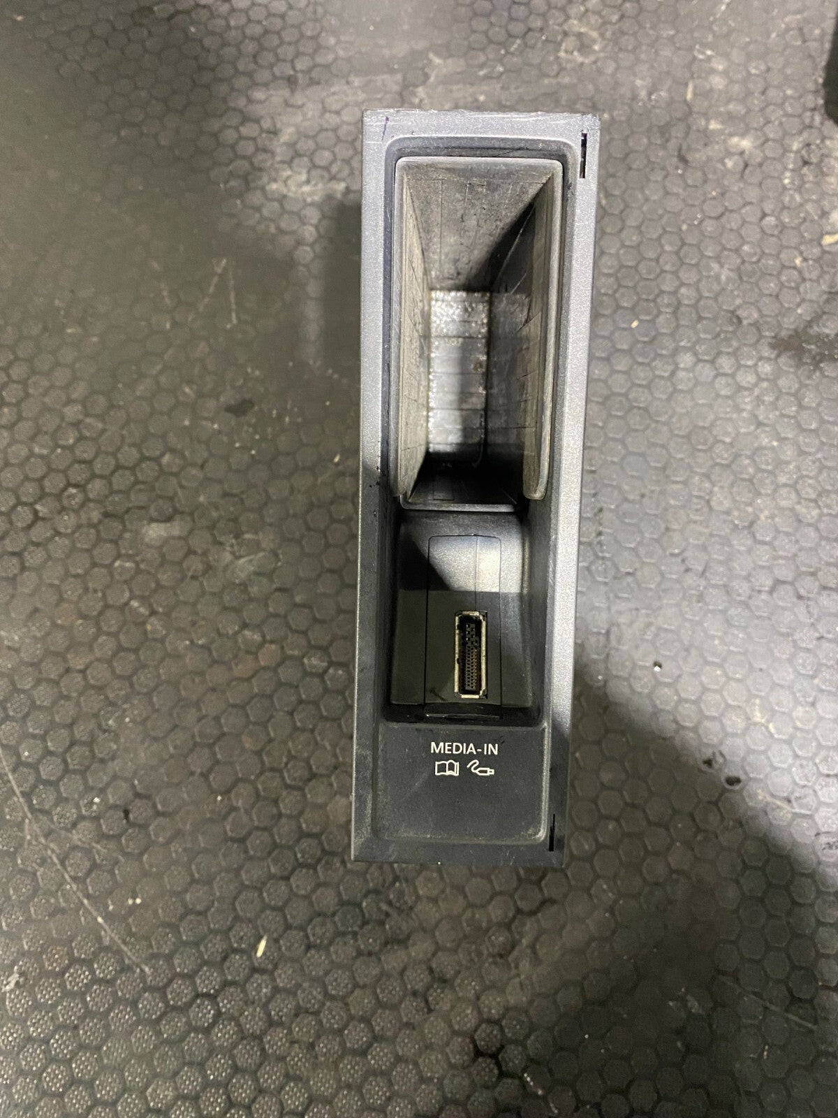 Volkswagen MK6 Media In Box 5N0035341F