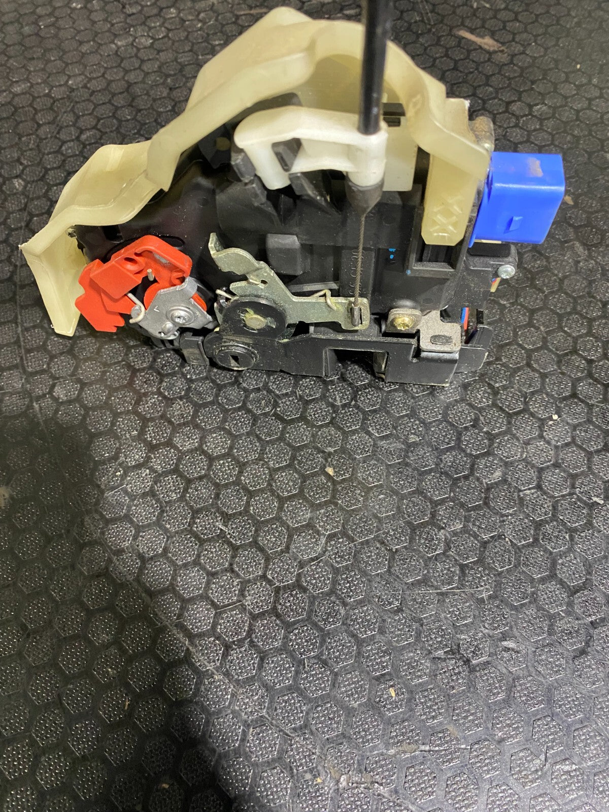 Volkswagen Locking Actuator 7L0839015