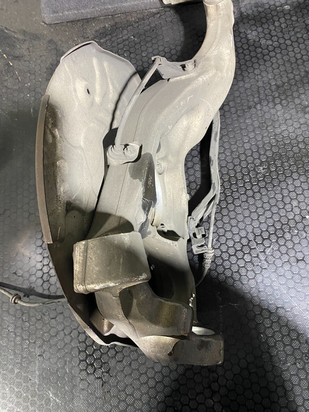 Mercedes-Benz Front Right Knuckle For Suspension Complete A2530800