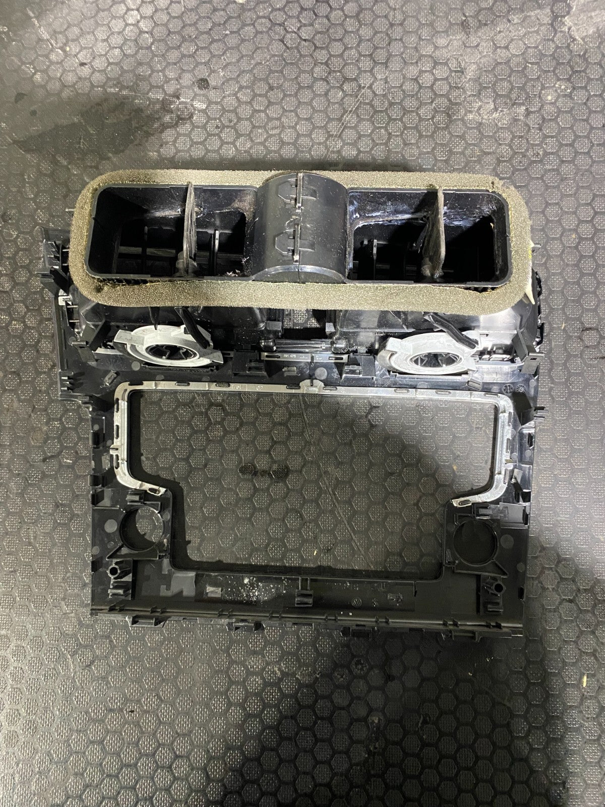 Volkswagen MK7 Centre Dashboard Air Vent Brushed Silver/Grey 5G2819743D