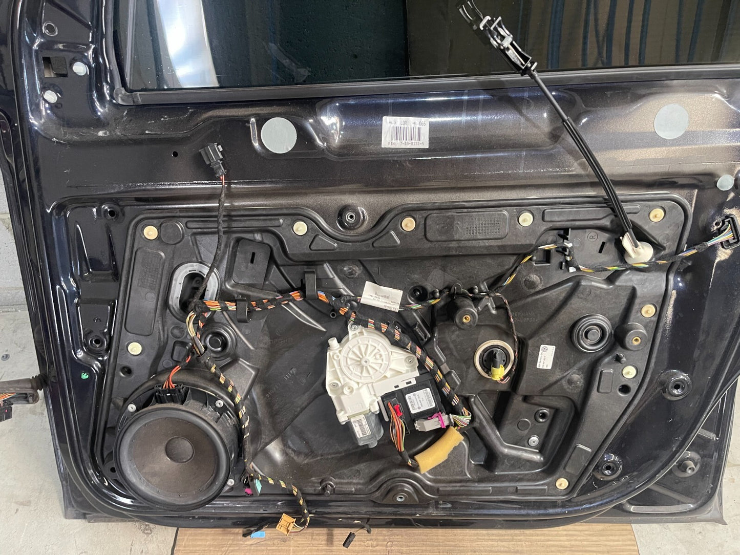 Volkswagen Golf MK6 Front Right Door In Black *Freight Available*