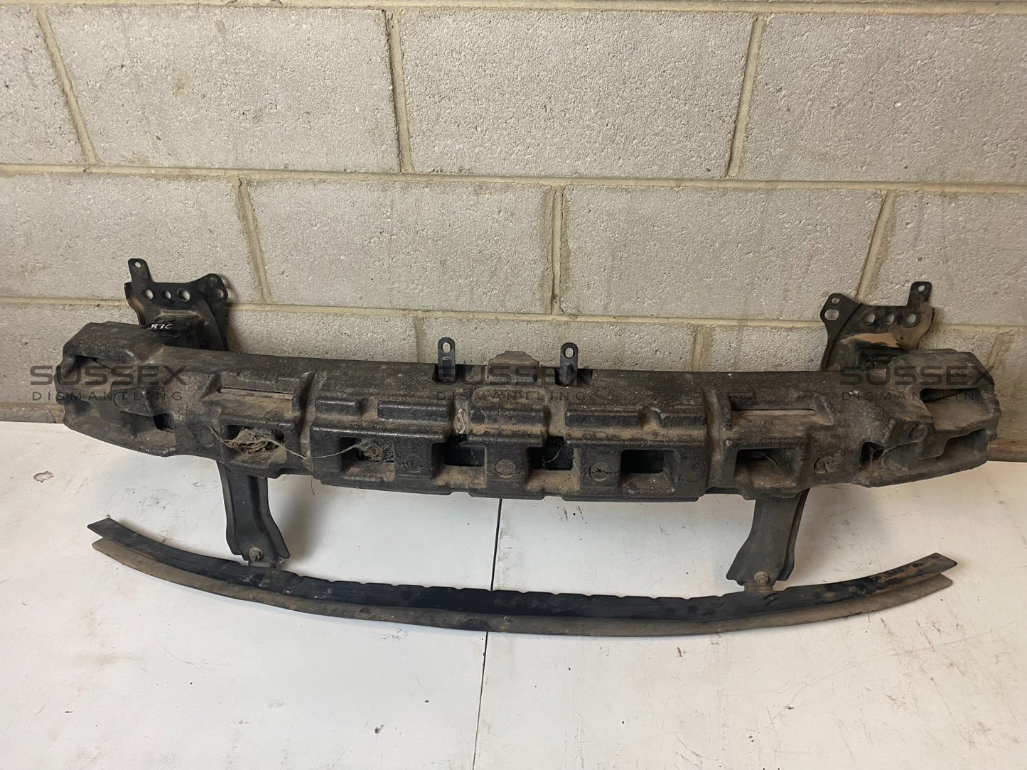 Volkswagen Passat Front Bumper Reinforcement 3C0807109