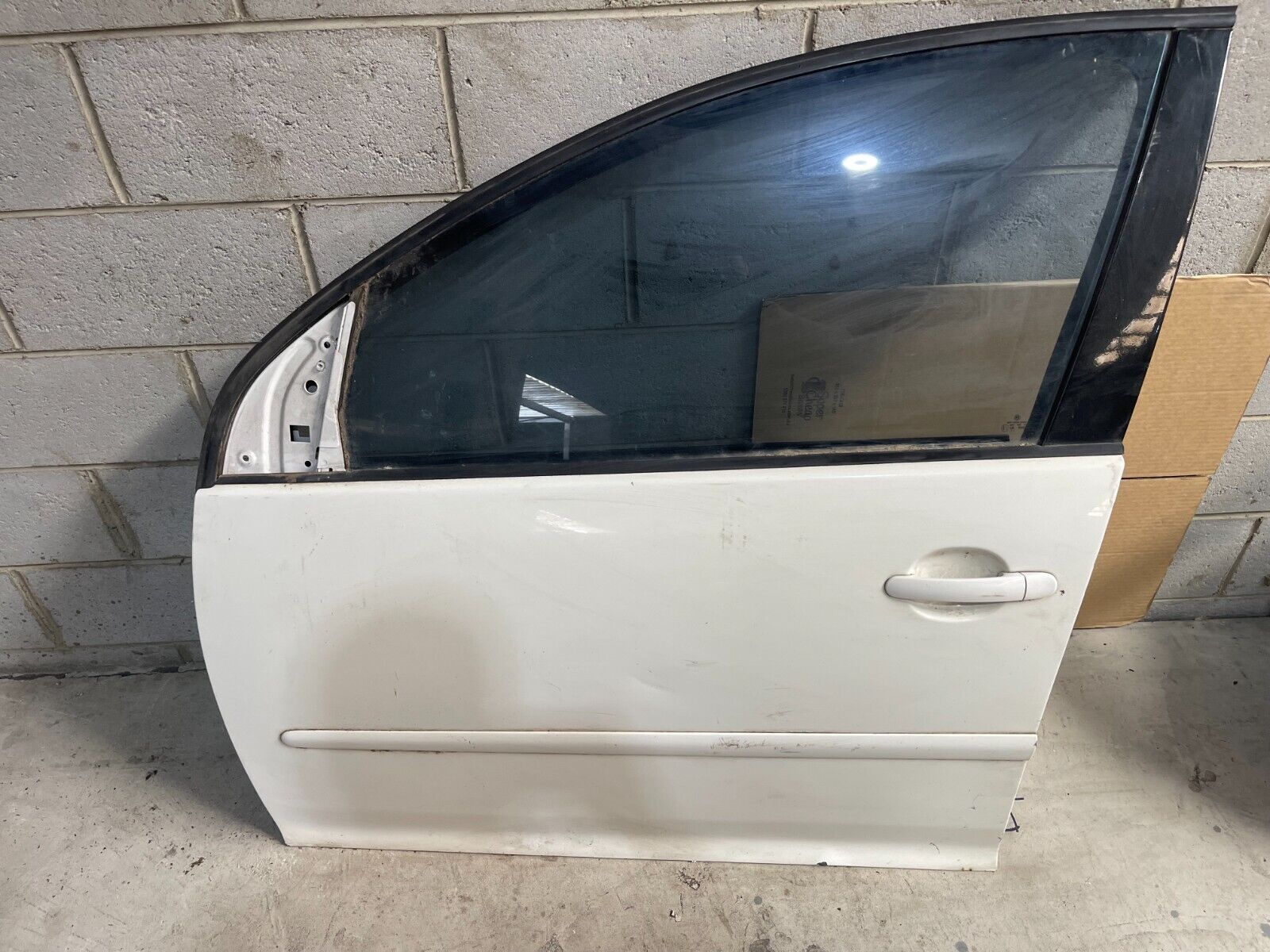 Volkswagen Golf MK5 Front Left Door In White *Freight Available*