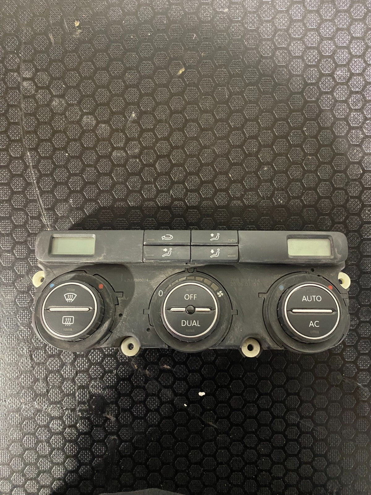 Volkswagen Golf MK5 Climate Control Without Heated Seats