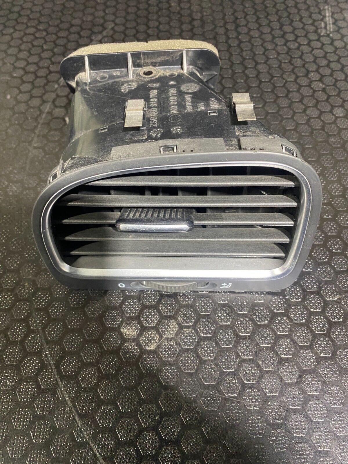 Volkswagen Golf MK6 Left Dash Air Vent 5K0819703