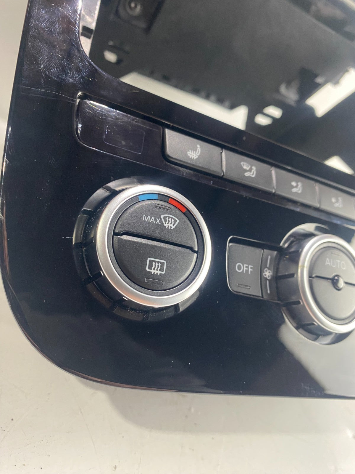 Volkswagen Scirocco / EOS Centre Airvent And Surround 1Q0819735C / 3AA907044BQ