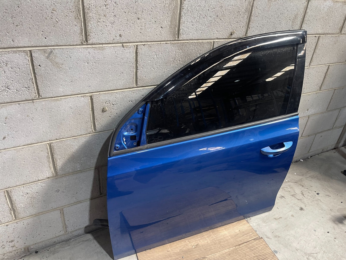 Volkswagen Golf MK6 Front Left Door In Blue *Freight Available*