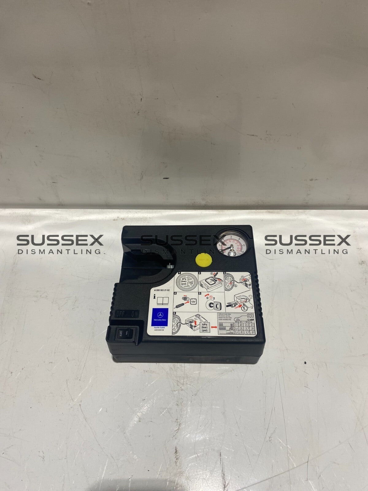 Mercedes-Benz Tyre Inflator Compressor A2055840138