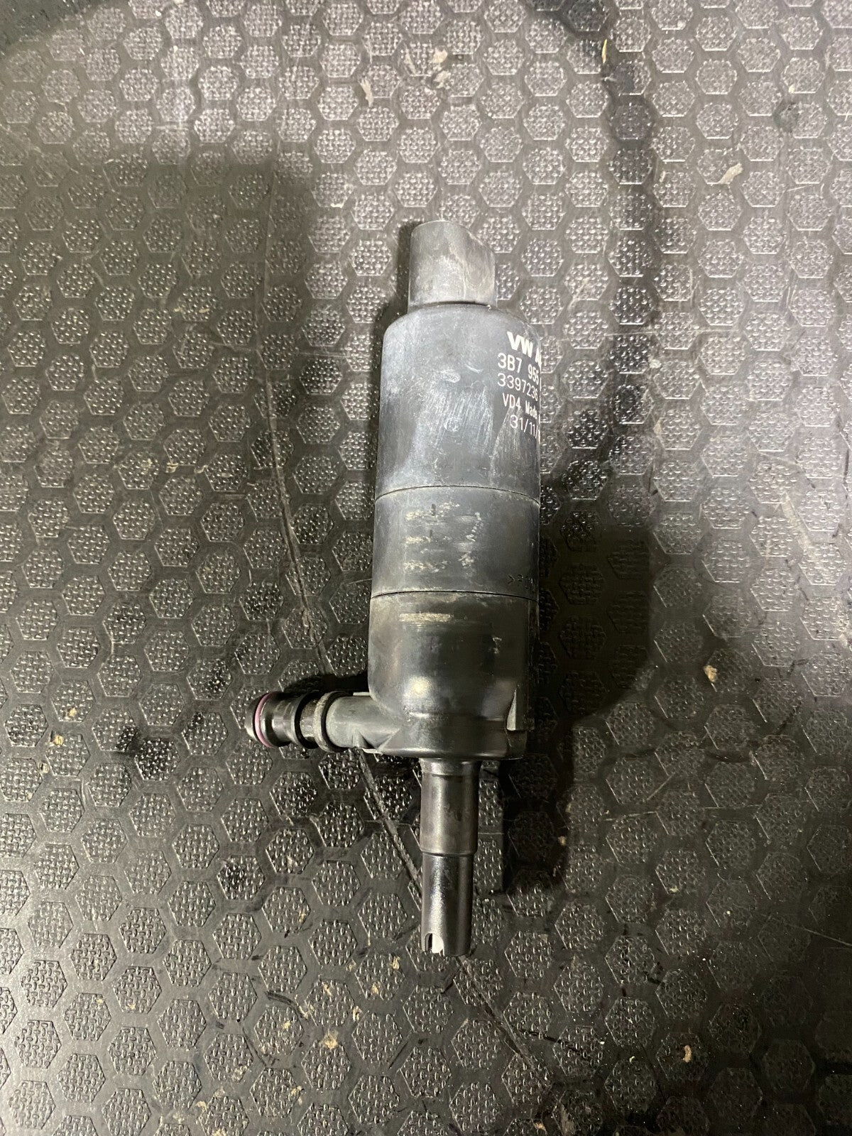 VWAG Headlight Washer Pump 3B7955681