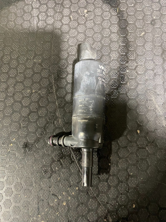 VWAG Headlight Washer Pump 3B7955681