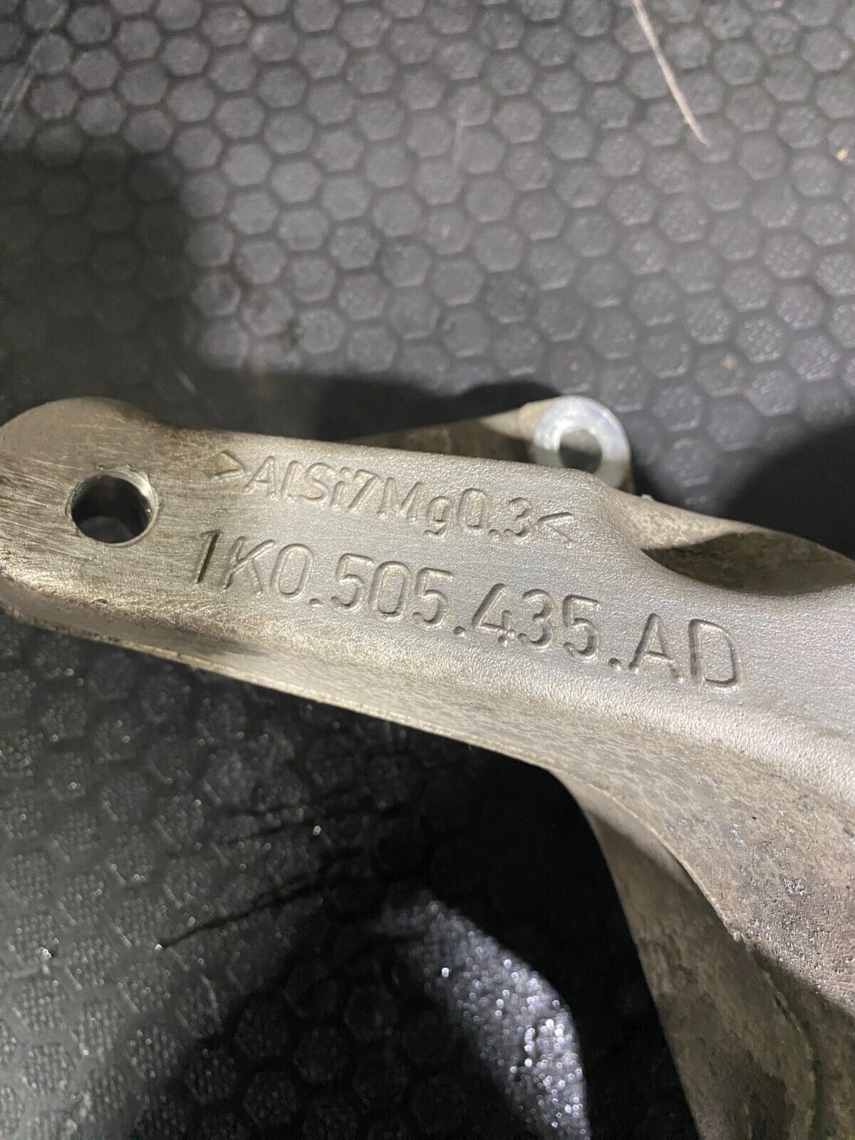 VWAG MK5 R32 / MK6 R Rear Left Hub 1K0505435AD