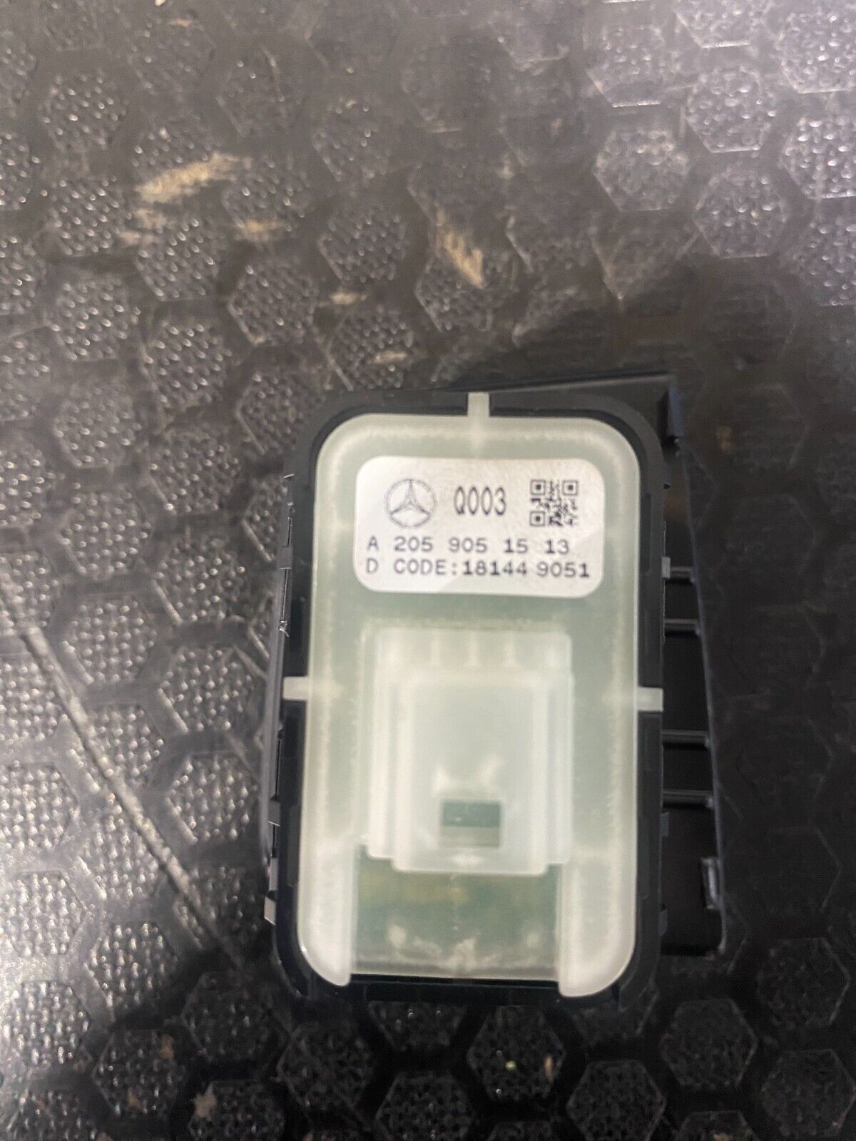 GENUINE Mercedes-Benz Passenger Front Left Window Switch W/ Bracket A2059051513