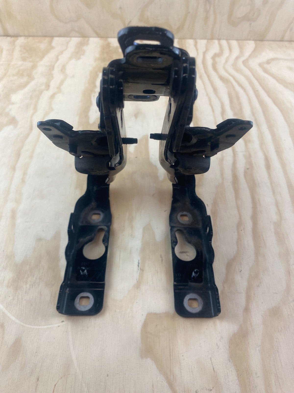 Mercedes-Benz A Class W176 Left / Right Bonnet Hinges A1768800428 A1768800328