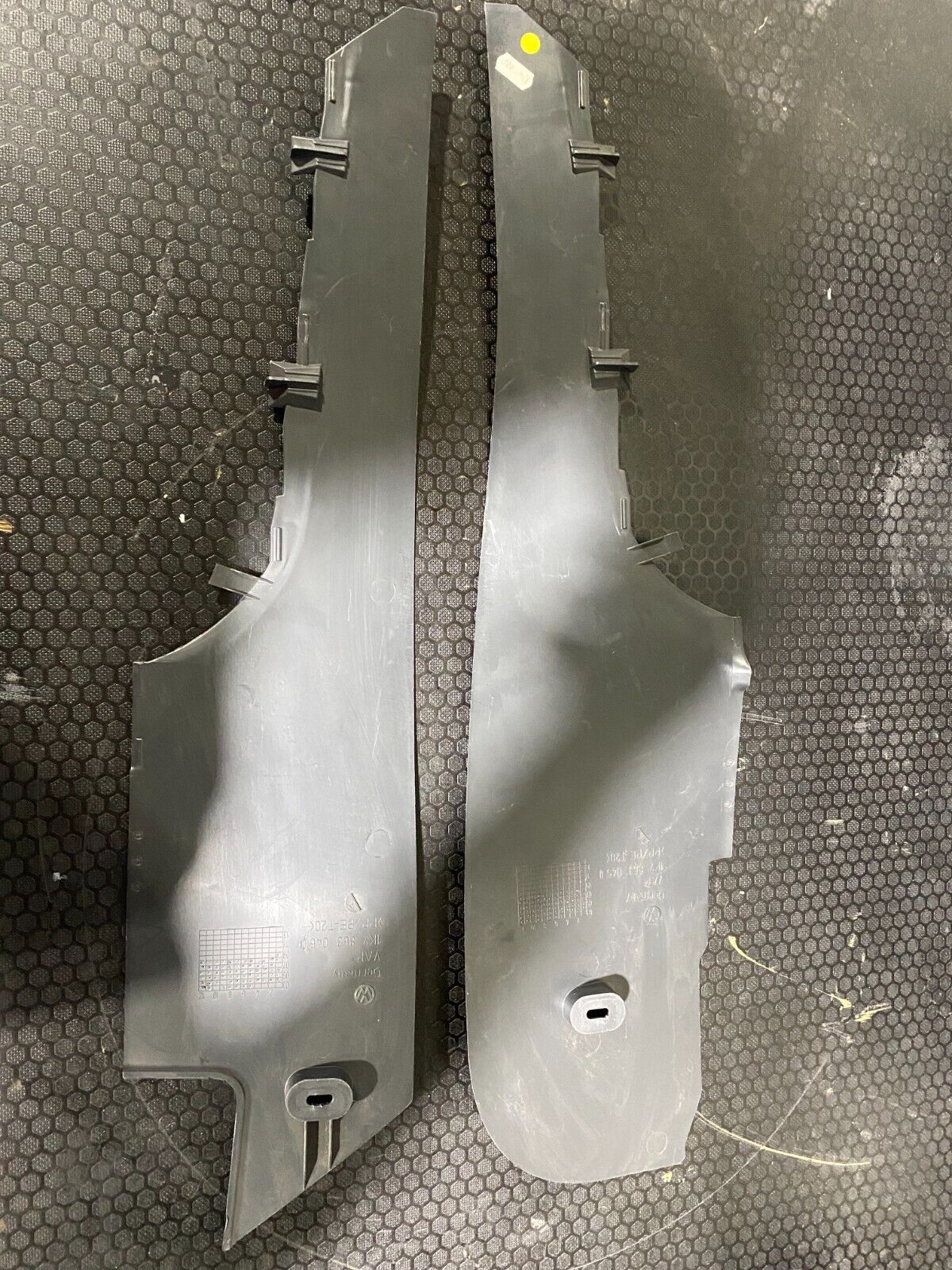 Volkswagen Golf MK5/MK6 Lower Centre Console Cover 1K2863046D 1K2863045D