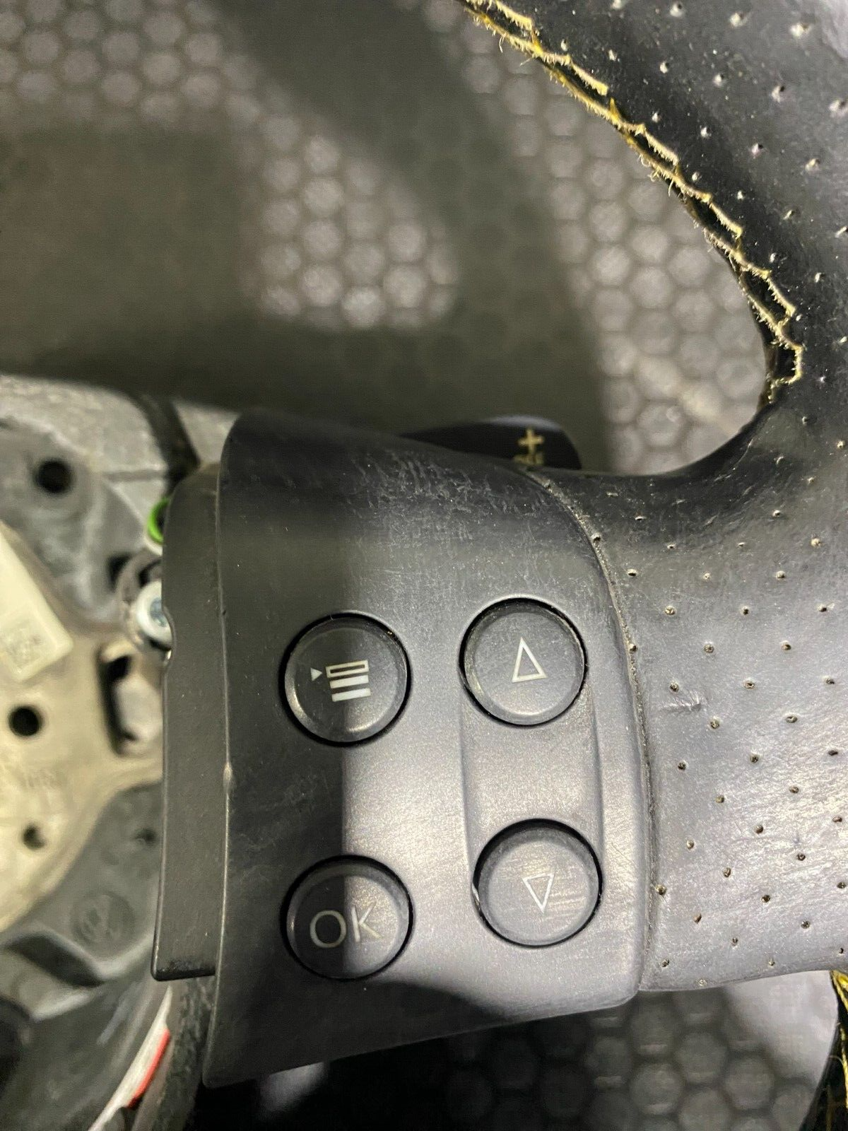 Volkswagen Golf GTI Pirelli MK5 Steering Wheel 1K0419091