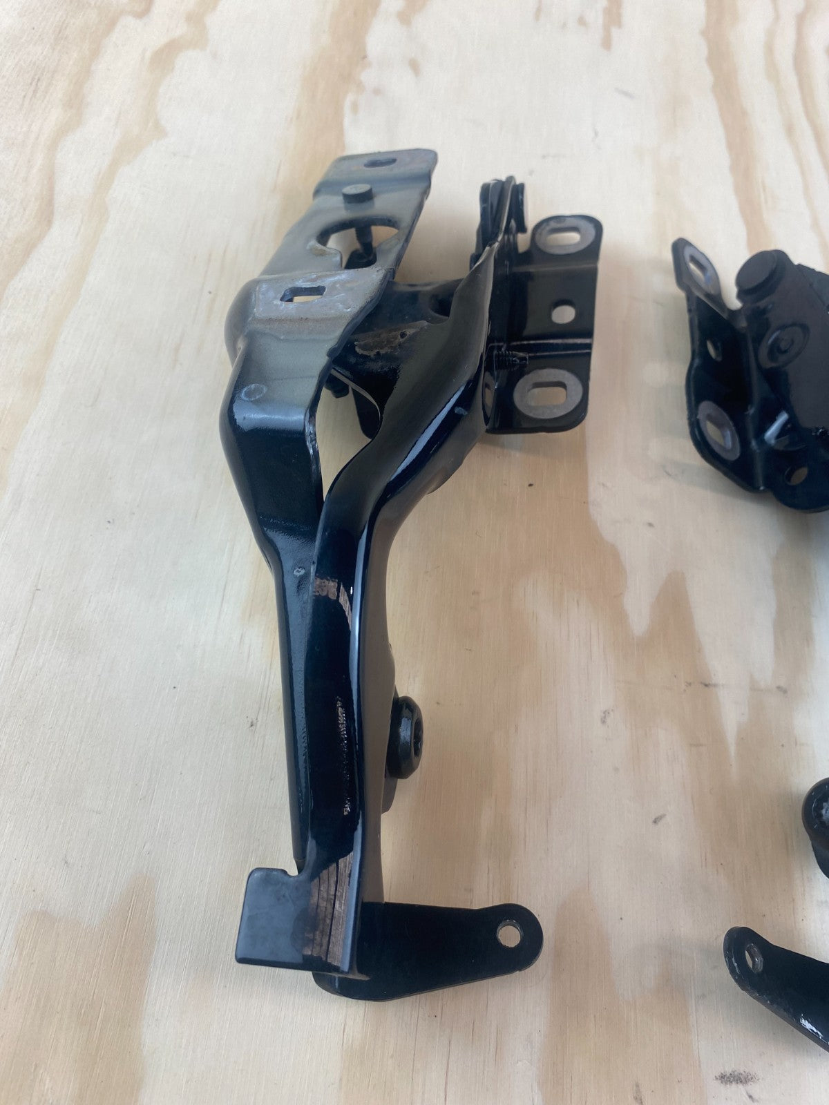 Mercedes-Benz A Class W176 Left / Right Bonnet Hinges A1768800428 A1768800328