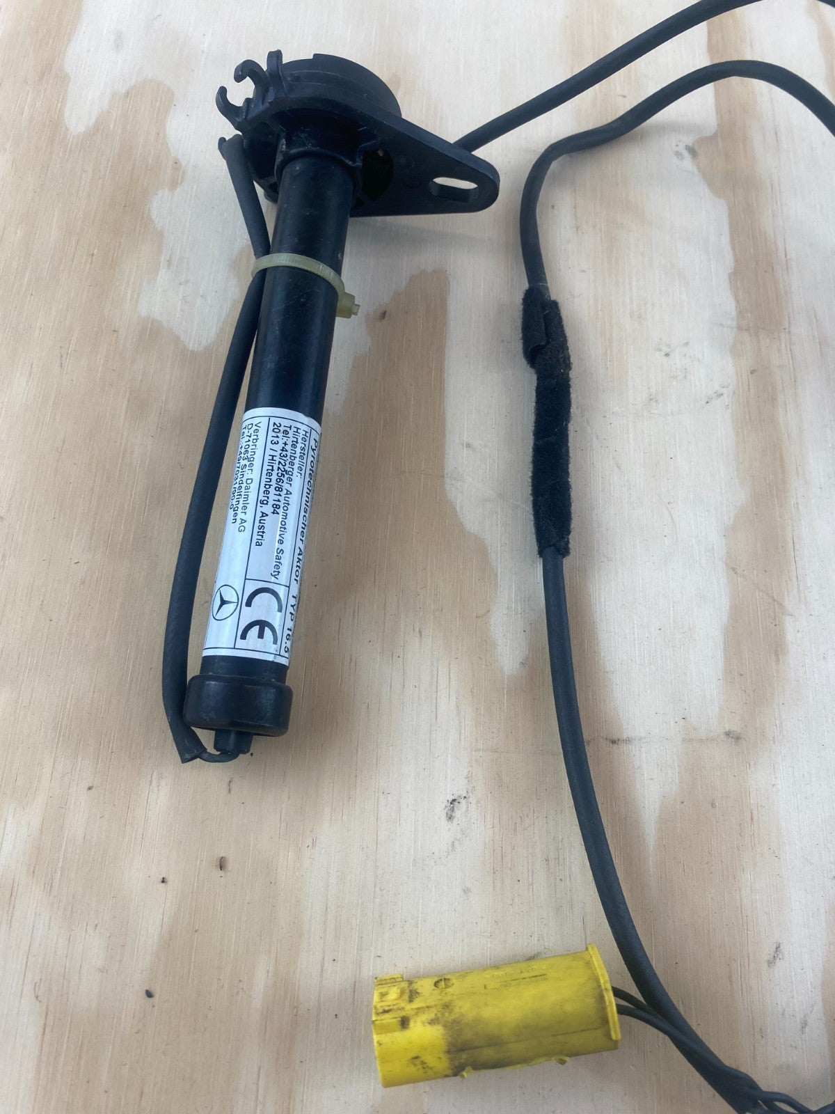 Mercedes-Benz A Class W176 Left / Right Bonnet Actuator Sensor A1766800306
